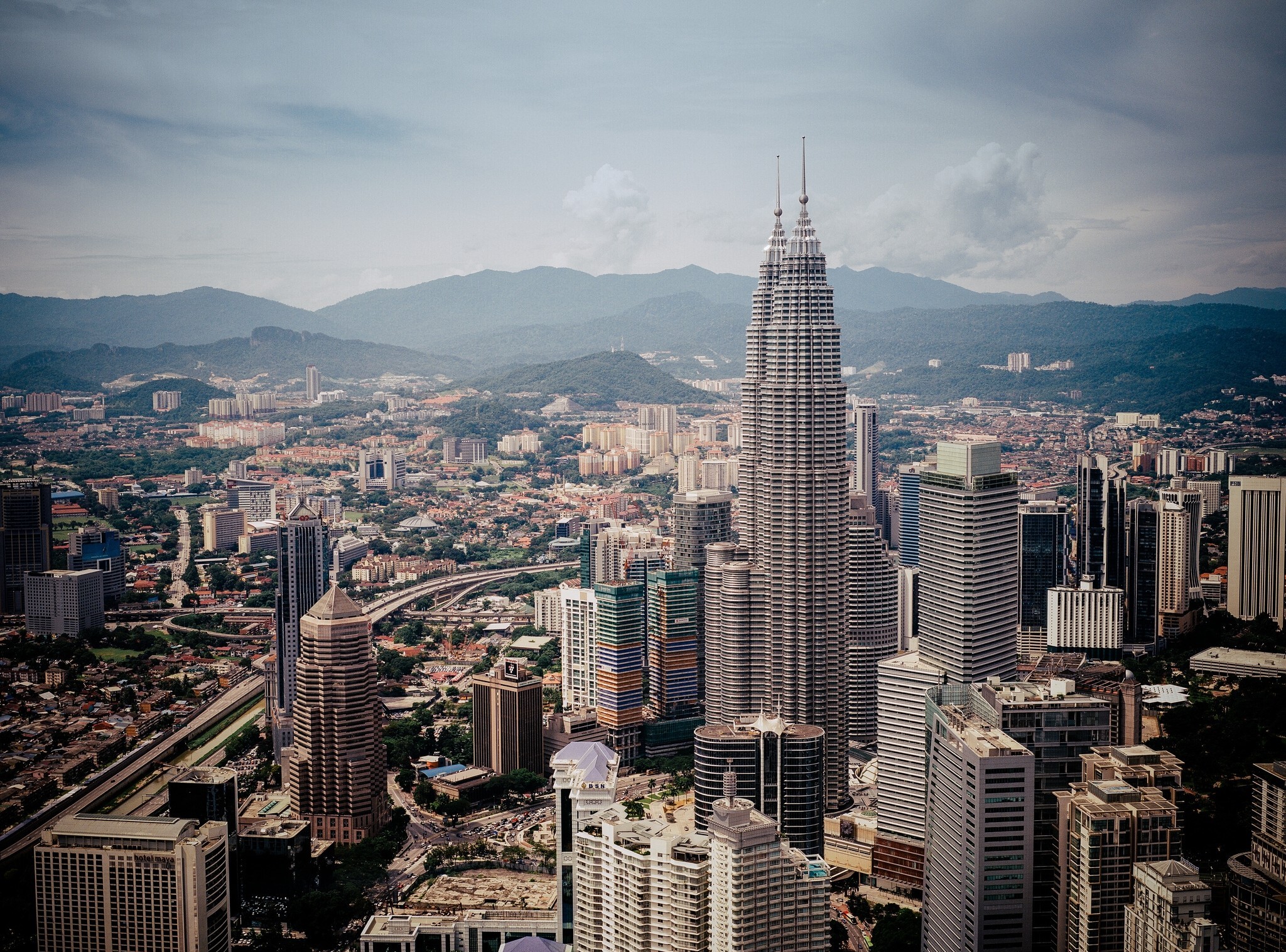 342496 скачать картинку сделано человеком, куала лумпур, малайзия, башни петронас, города - обои и заставки бесплатно