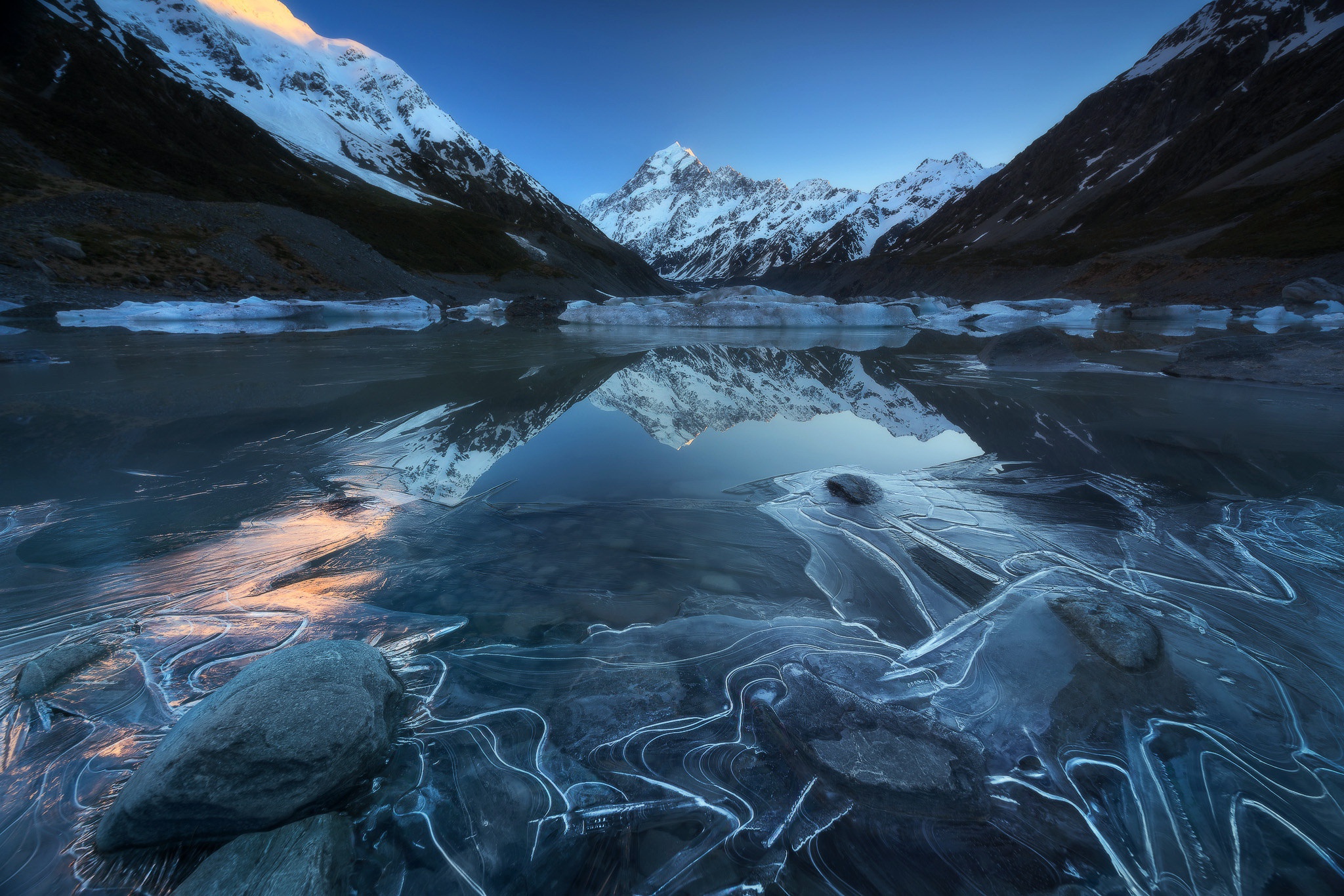 PCデスクトップに冬, 自然, 氷, 湖, 山, 反射, 地球画像を無料でダウンロード