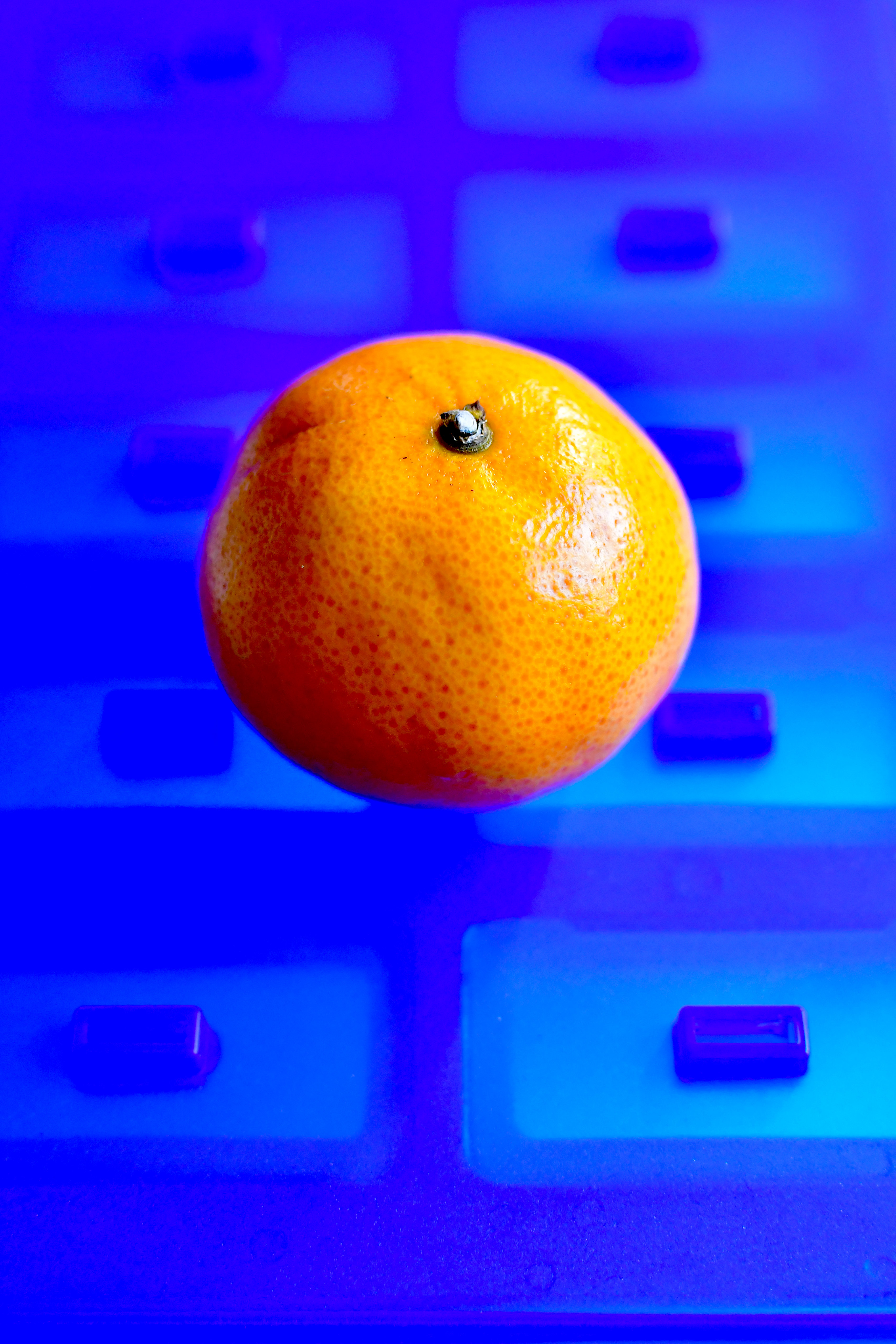 91362 Hintergrundbild herunterladen lebensmittel, blau, die frucht, frucht, zitrusfrüchte, zitrus, photoshop, mandarin, tangerine - Bildschirmschoner und Bilder kostenlos