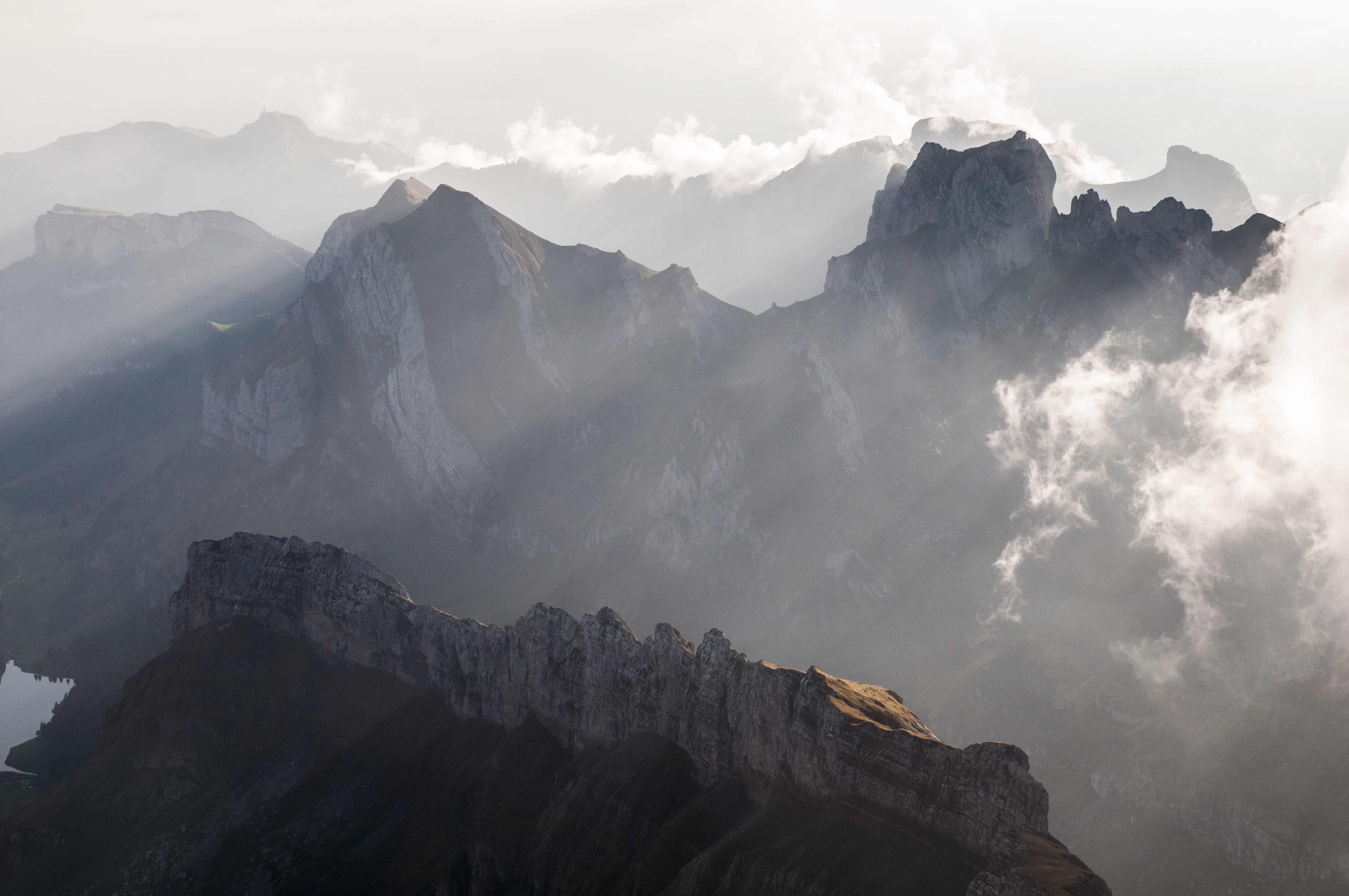 99050 скачать обои горный хребет, горы, природа, облака, туман, вершины - заставки и картинки бесплатно
