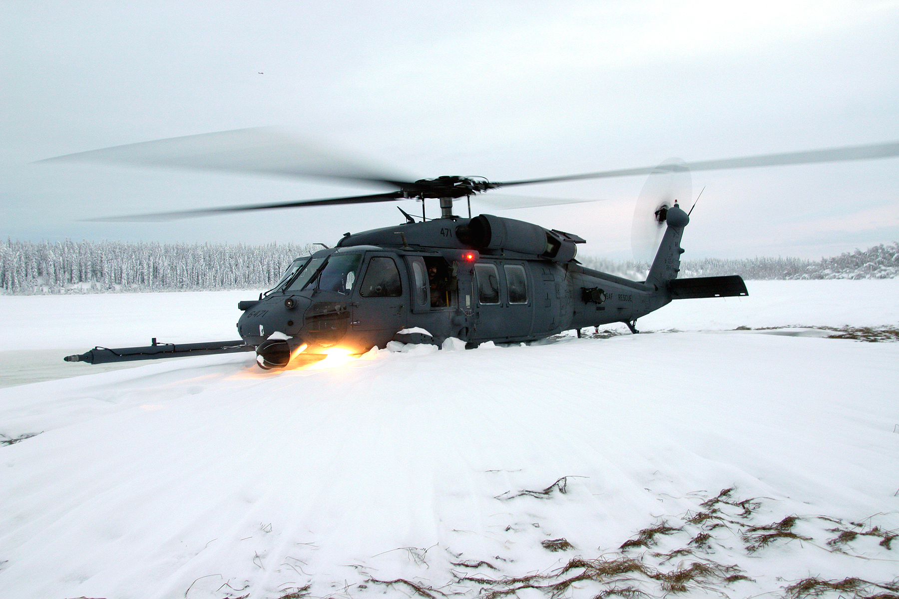 311629 завантажити картинку військовий, sikorsky hh 60 pave hawk, аляска, сніг, військові вертольоти - шпалери і заставки безкоштовно