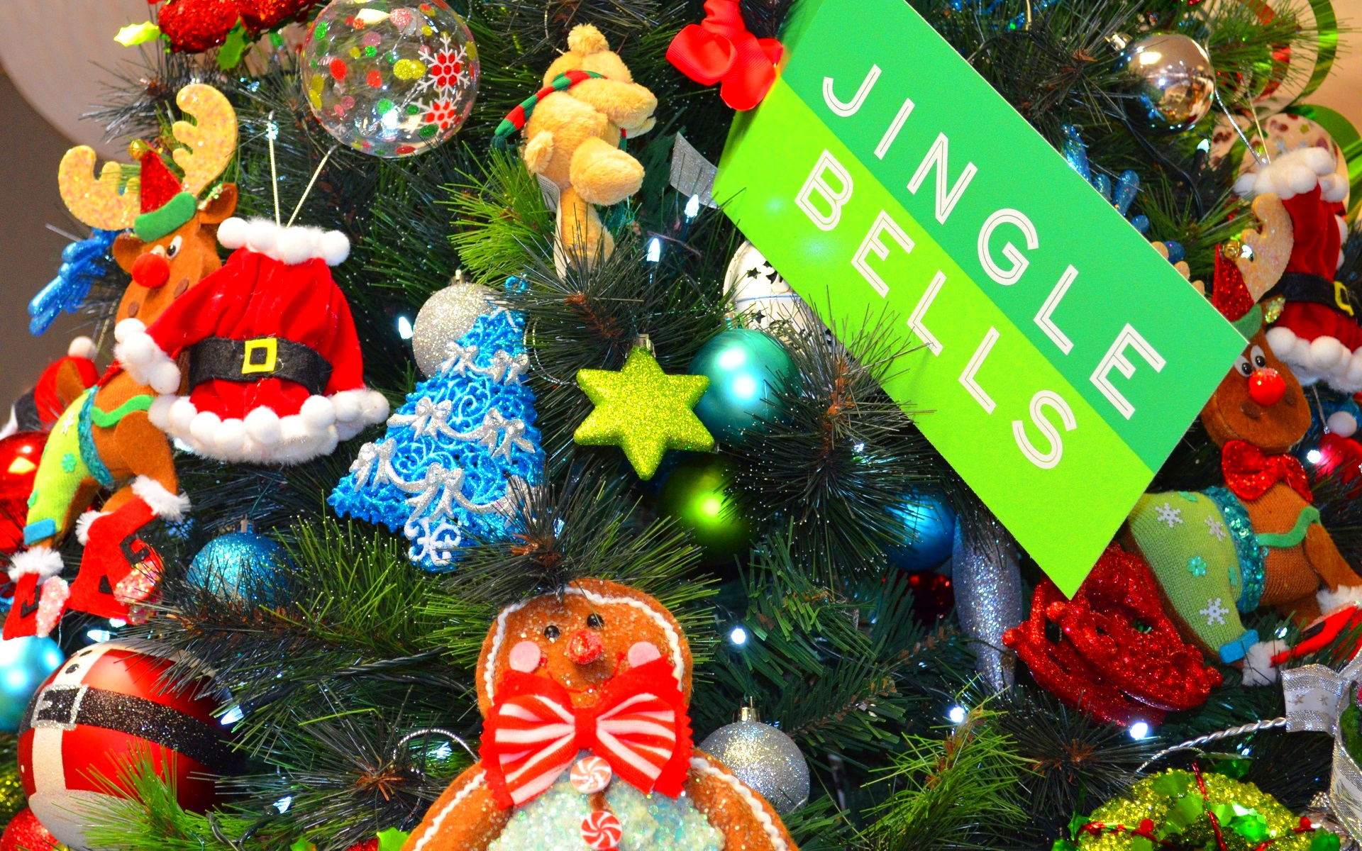 Download mobile wallpaper Christmas, Holiday, Christmas Tree, Christmas Ornaments for free.