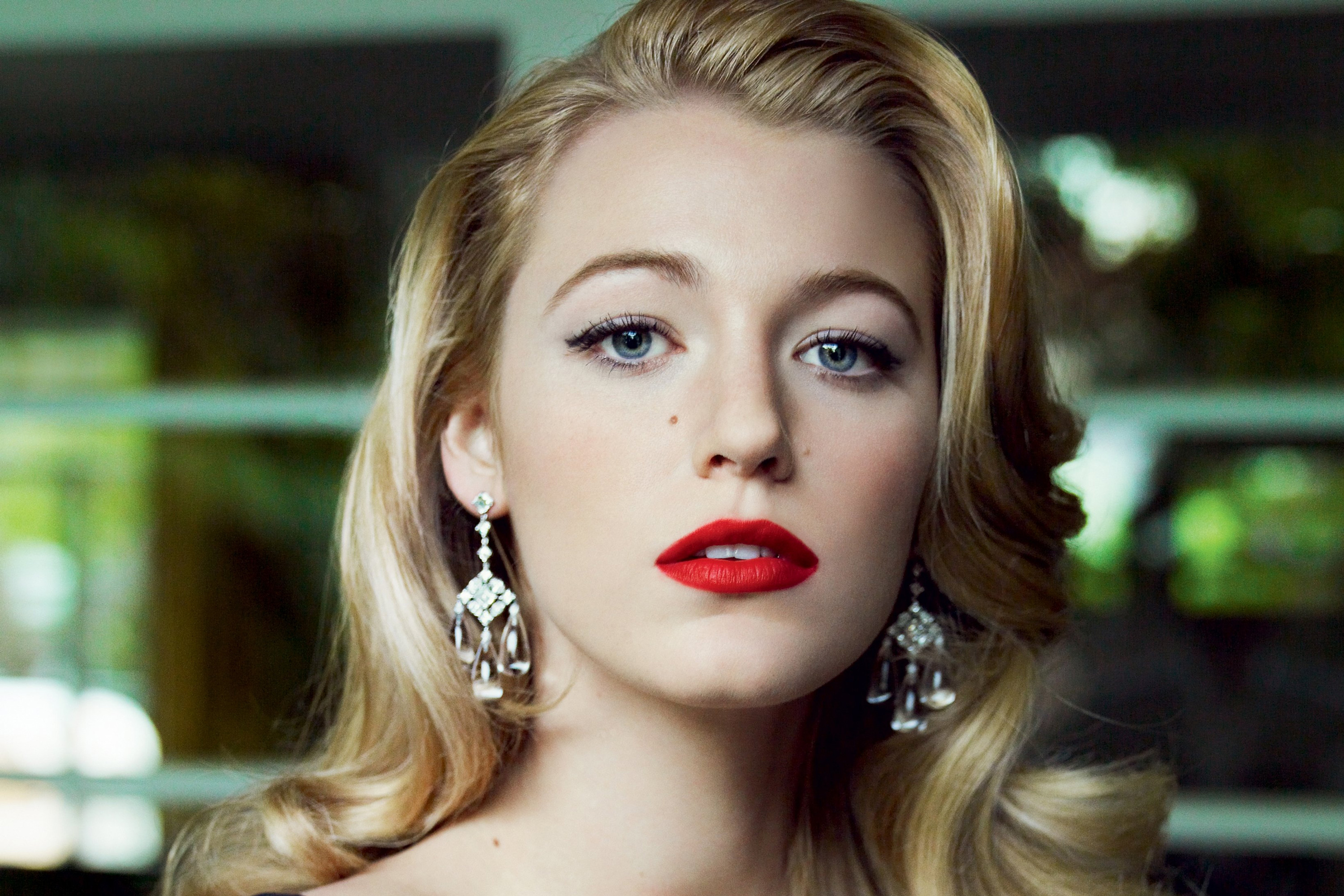 Download mobile wallpaper Blonde, Earrings, Celebrity, Lipstick, Blake Lively for free.