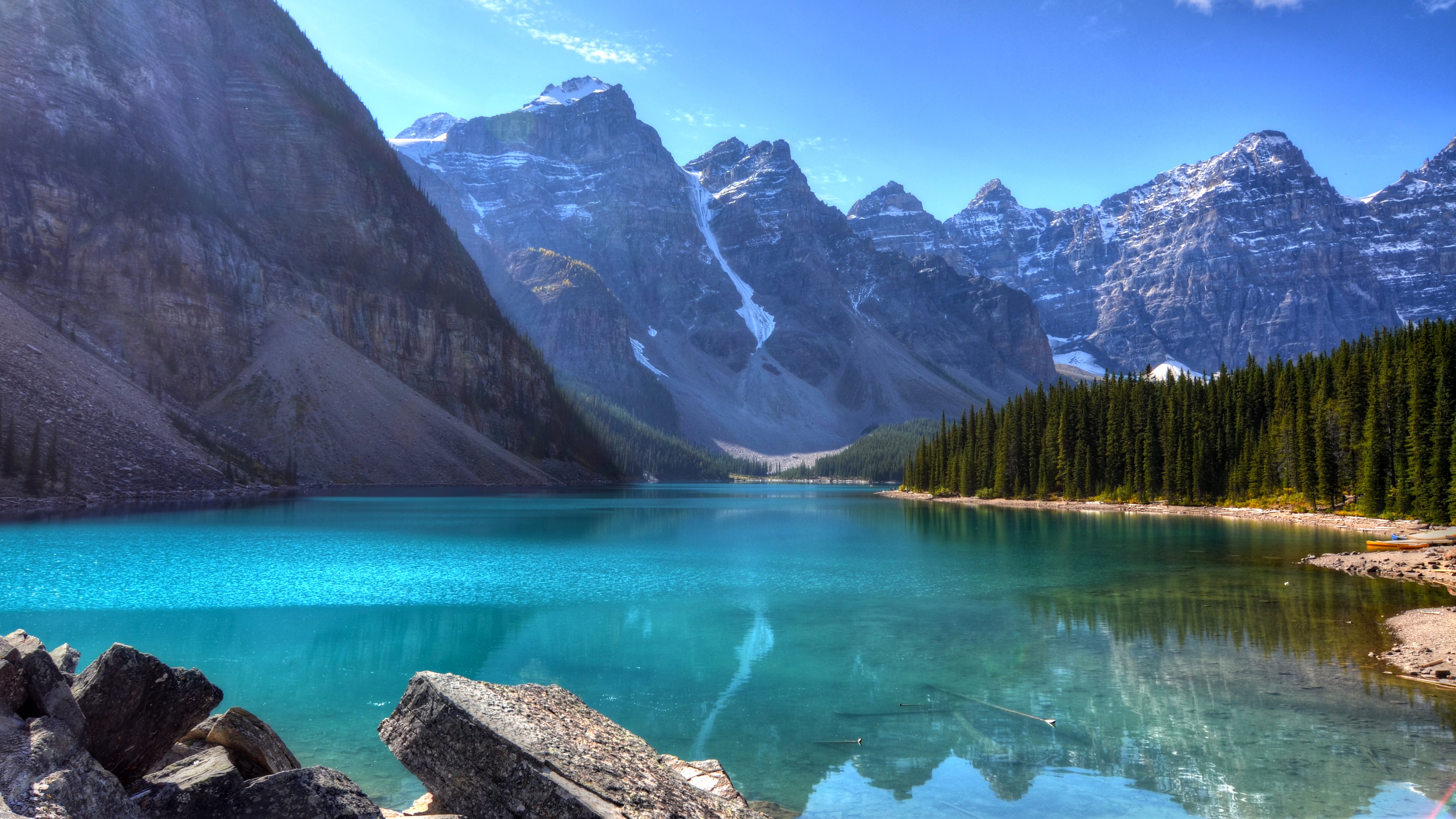 321876 descargar fondo de pantalla acantilado, lago moraine, reflejo, lago, tierra/naturaleza, montaña, alberta, parque nacional banff, canadá, rocosas canadienses, lagos: protectores de pantalla e imágenes gratis