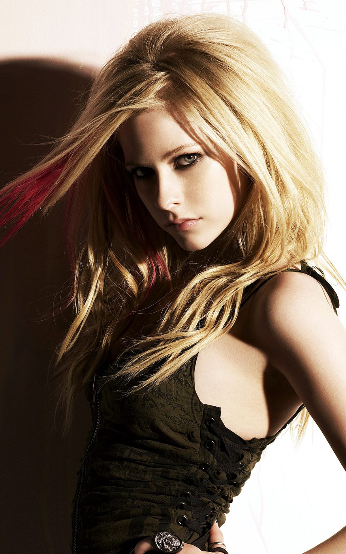 Download mobile wallpaper Music, Avril Lavigne for free.