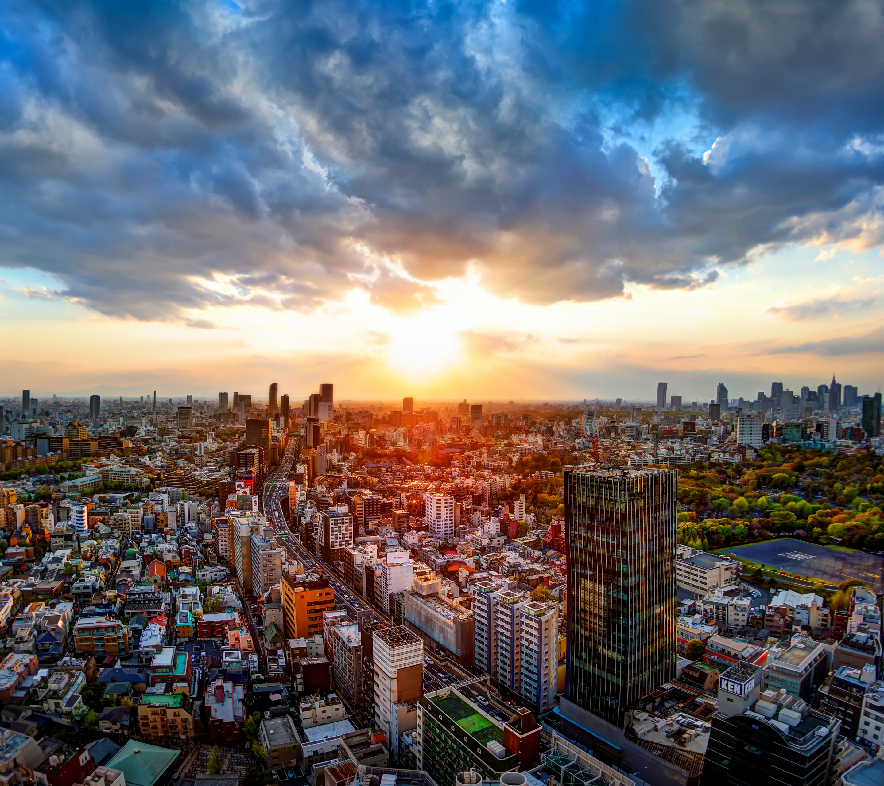 Descarga gratuita de fondo de pantalla para móvil de Ciudades, Cielo, Rascacielos, Panorama, Japón, Nube, Tokio, Atardecer, Hecho Por El Hombre, Puesta De Sol.