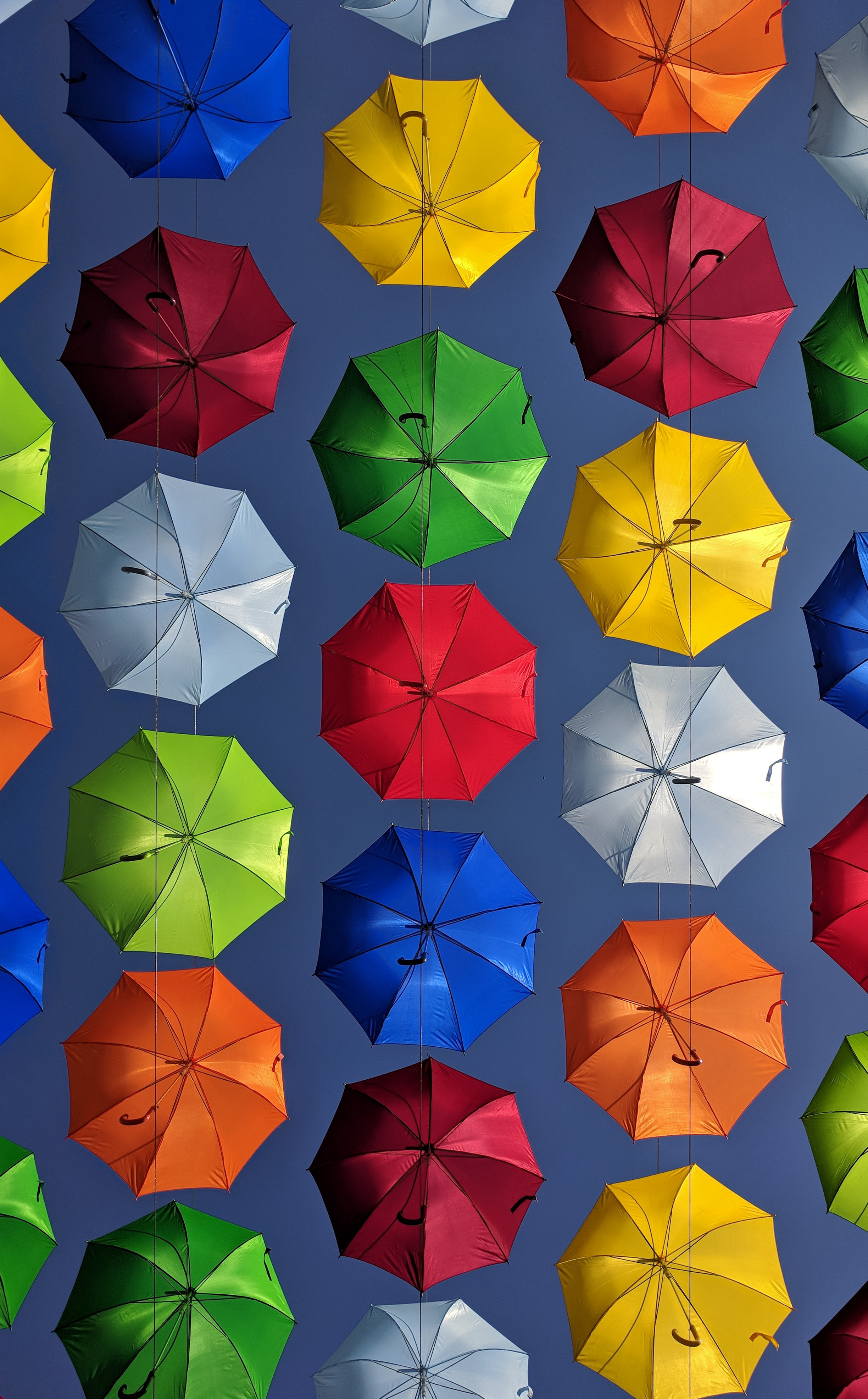 133237 скачать обои зонтики, яркий, разное, разноцветный, вид снизу - заставки и картинки бесплатно