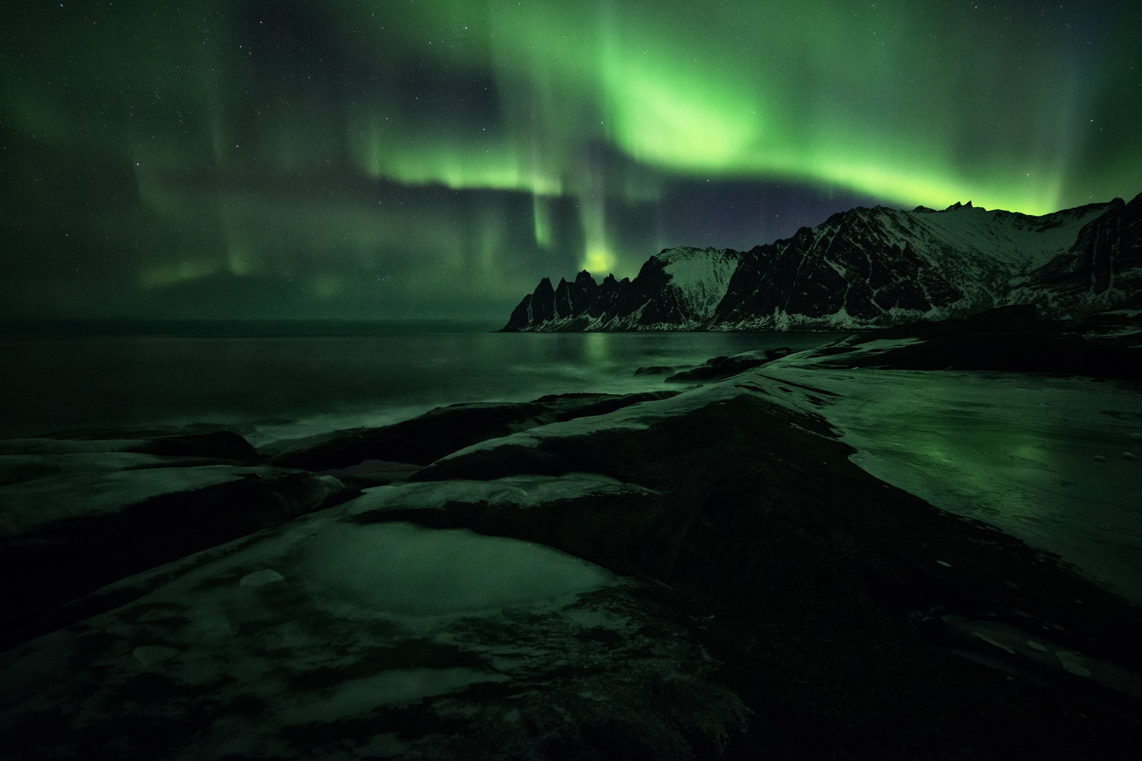 114413 Bild herunterladen aurora borealis, natur, mountains, schnee, ufer, bank, nordlichter - Hintergrundbilder und Bildschirmschoner kostenlos