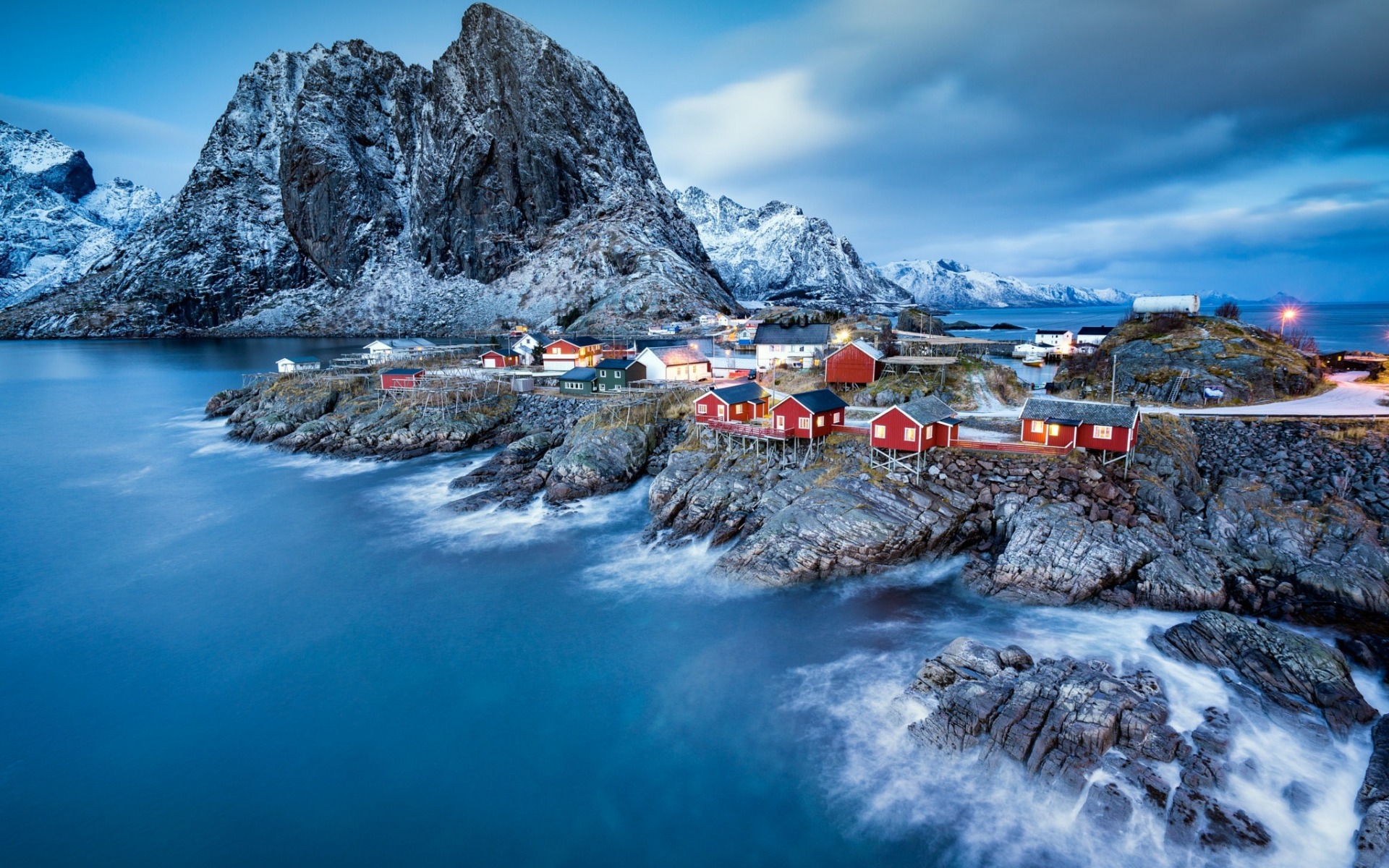 807342 Hintergrundbild herunterladen menschengemacht, dorf, fjord, lofoten, gebirge, norwegen, reine - Bildschirmschoner und Bilder kostenlos