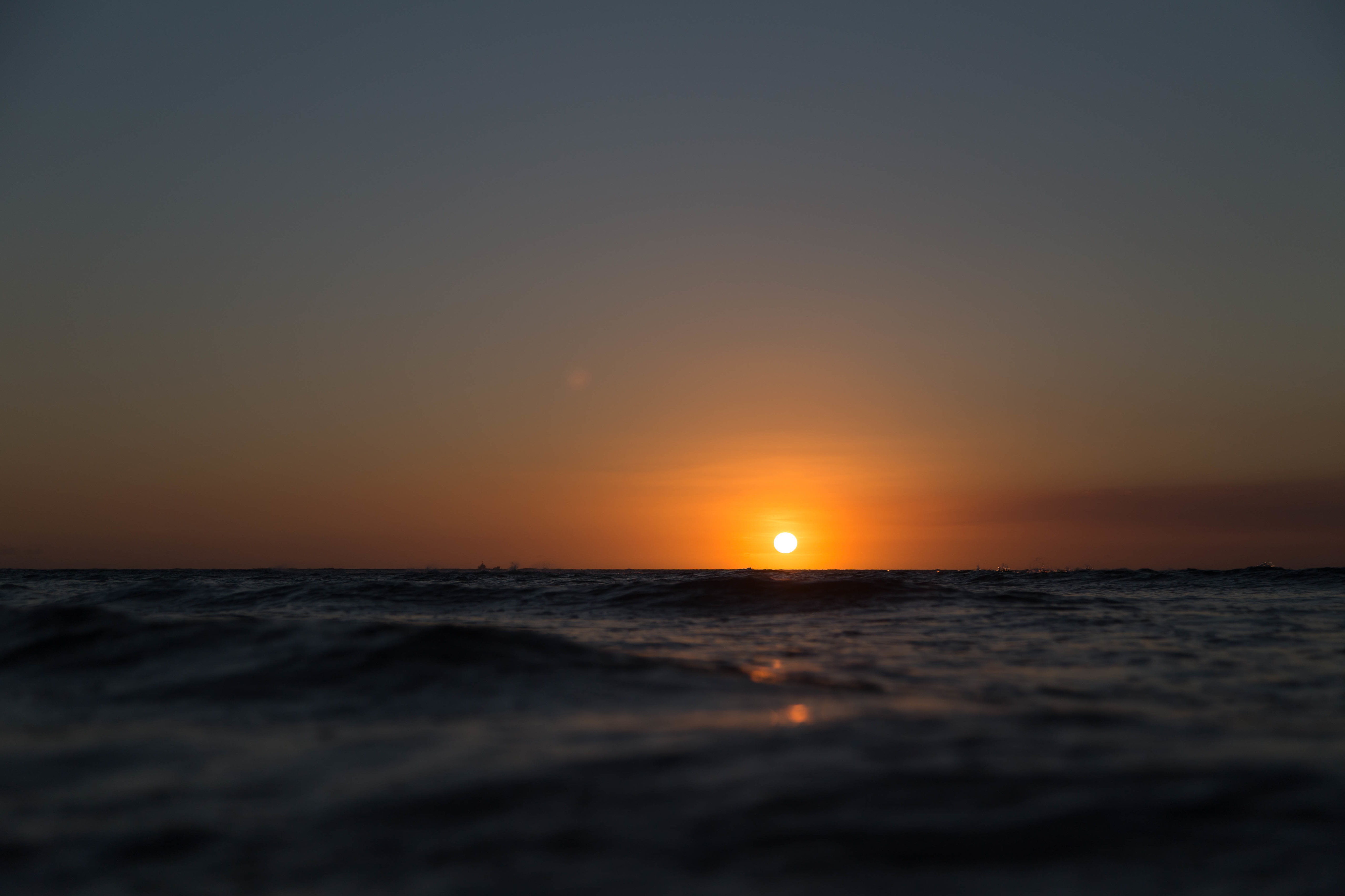 Download mobile wallpaper Sky, Horizon, Sunset, Sea, Sun, Nature for free.