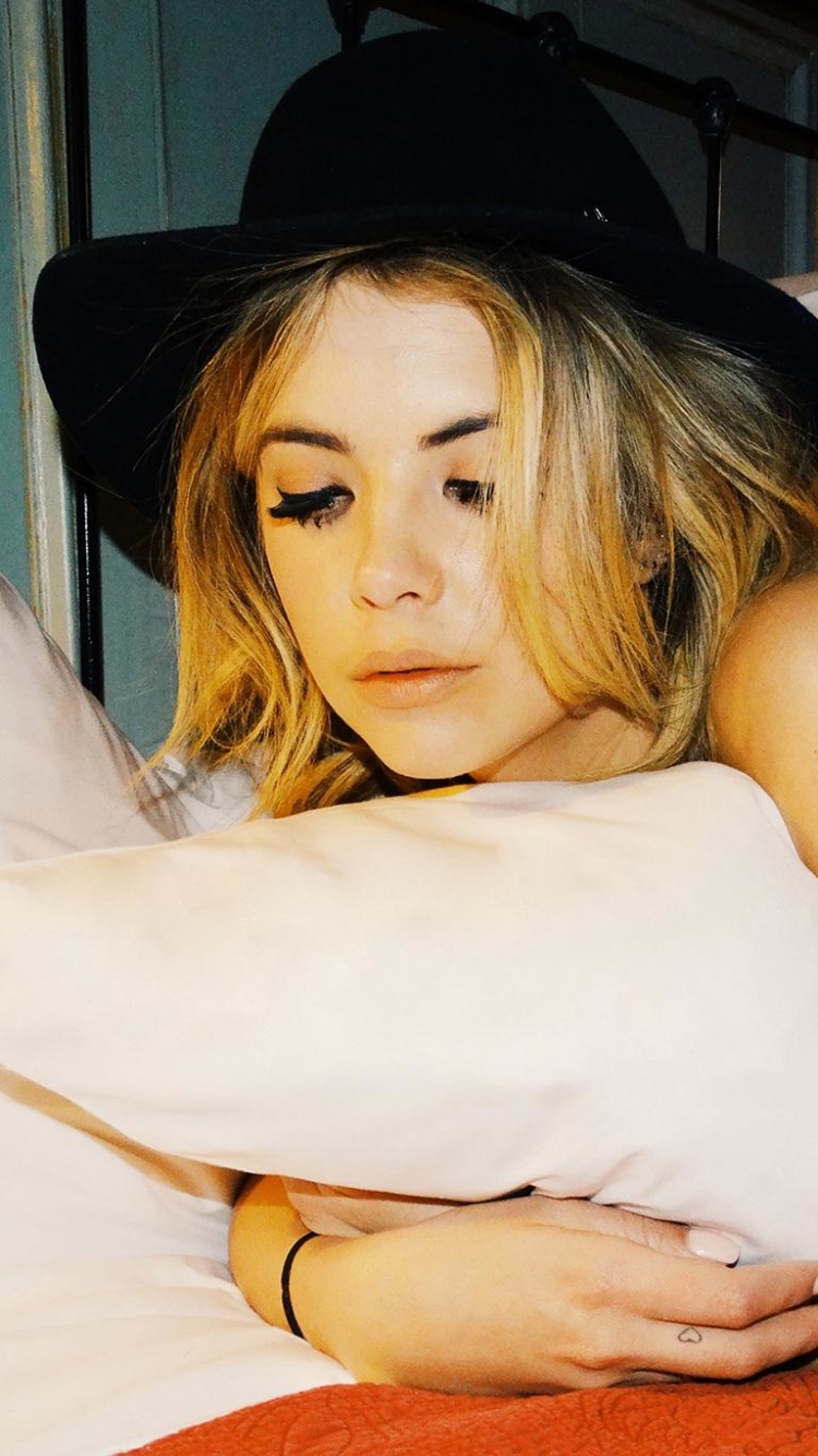 Download mobile wallpaper Blonde, Face, Hat, American, Celebrity, Actress, Ashley Benson for free.