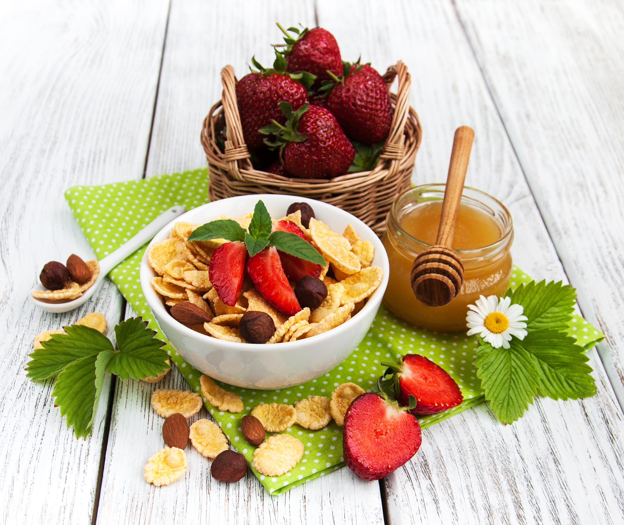 Laden Sie das Erdbeere, Frucht, Honig, Müsli, Nahrungsmittel, Stillleben, Frühstuck-Bild kostenlos auf Ihren PC-Desktop herunter