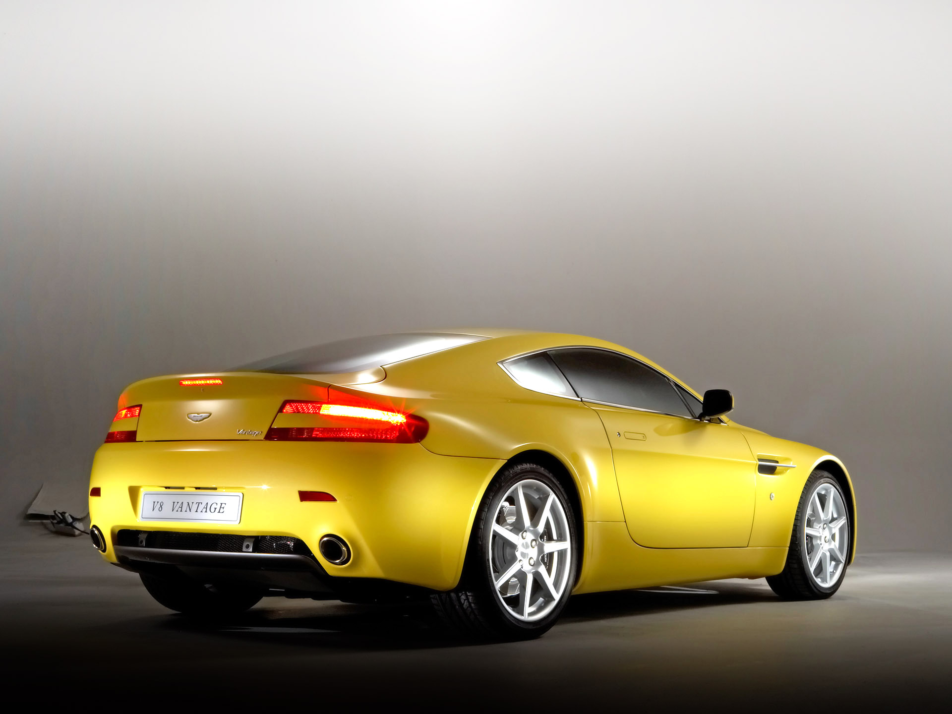 Free download wallpaper Aston Martin V8 Vantage, Aston Martin, Vehicles on your PC desktop