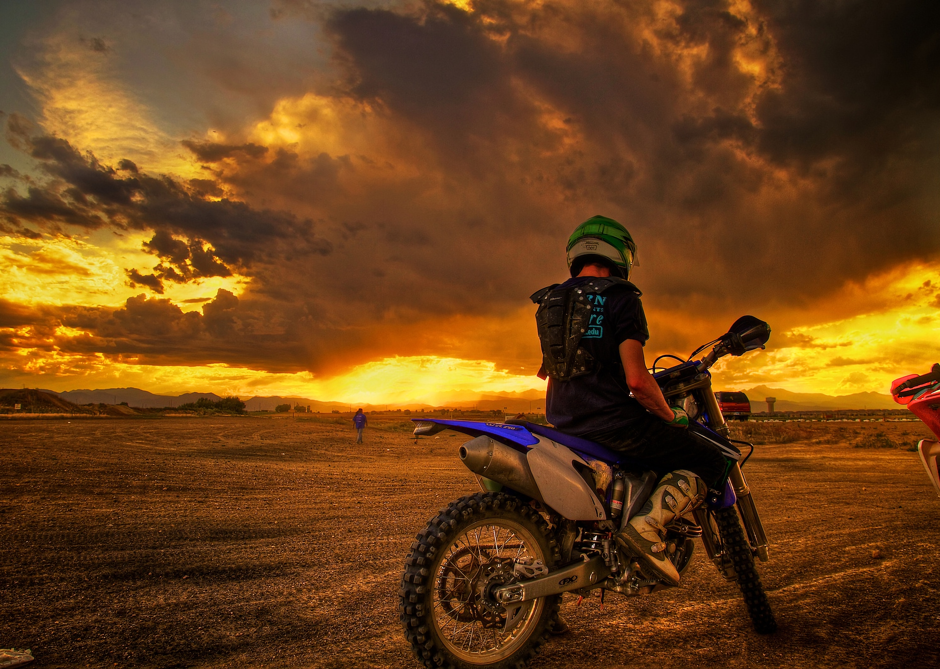 127814 télécharger l'image moto, coucher de soleil, motocyclette, motocycliste - fonds d'écran et économiseurs d'écran gratuits