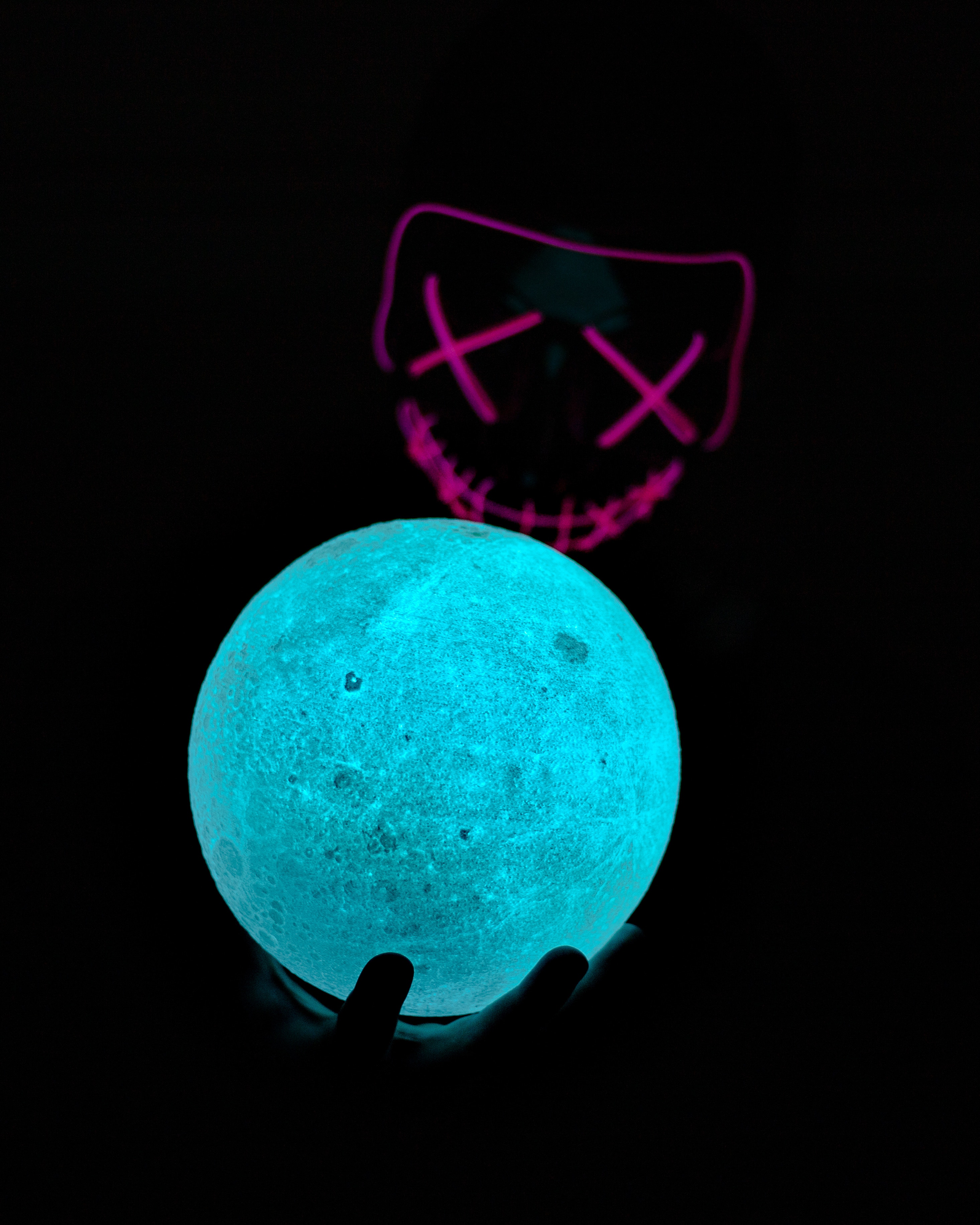 Free download wallpaper Ball, Glow, Dark, Mask on your PC desktop