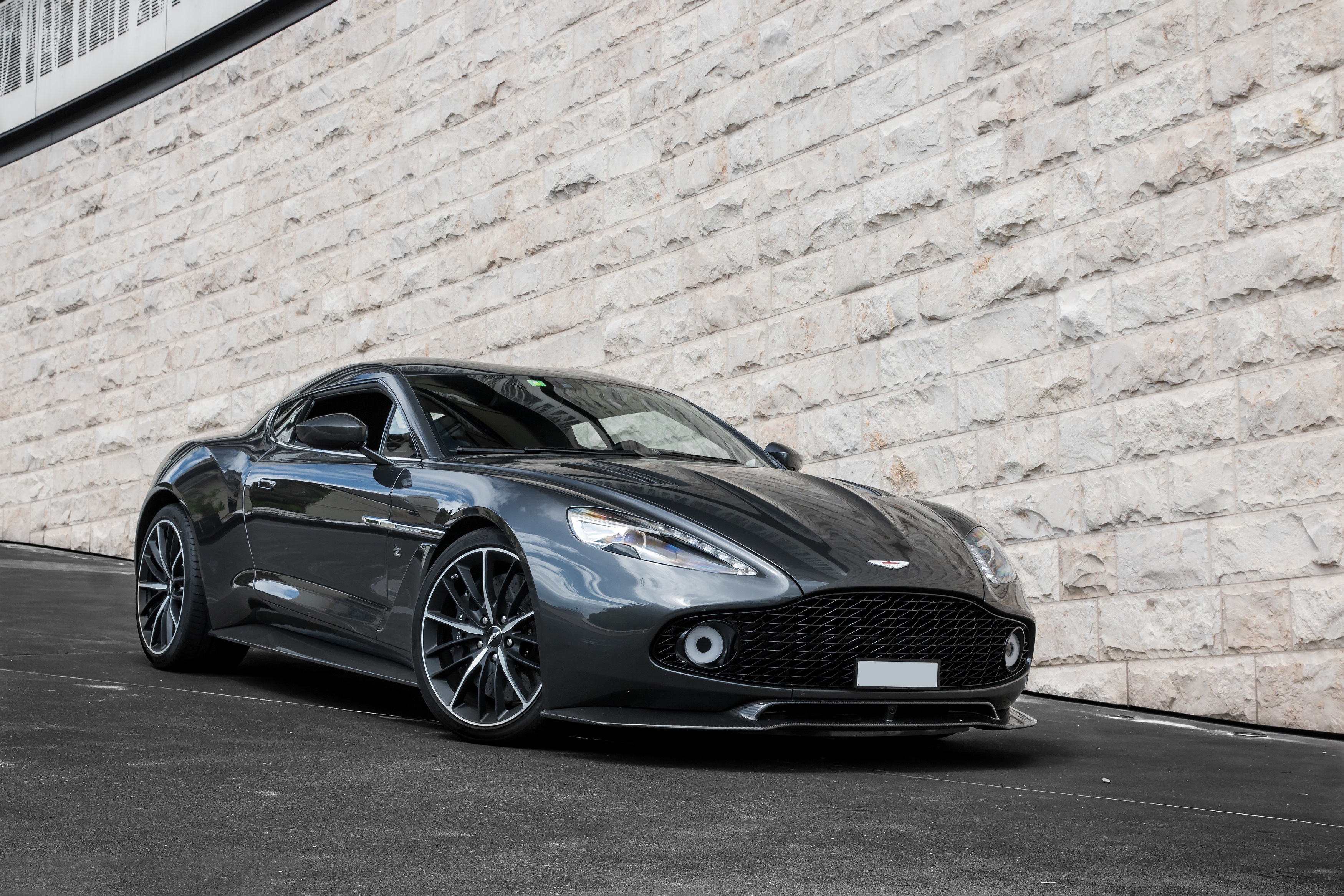 495701 Salvapantallas y fondos de pantalla Aston Martin Vanquish en tu teléfono. Descarga imágenes de  gratis