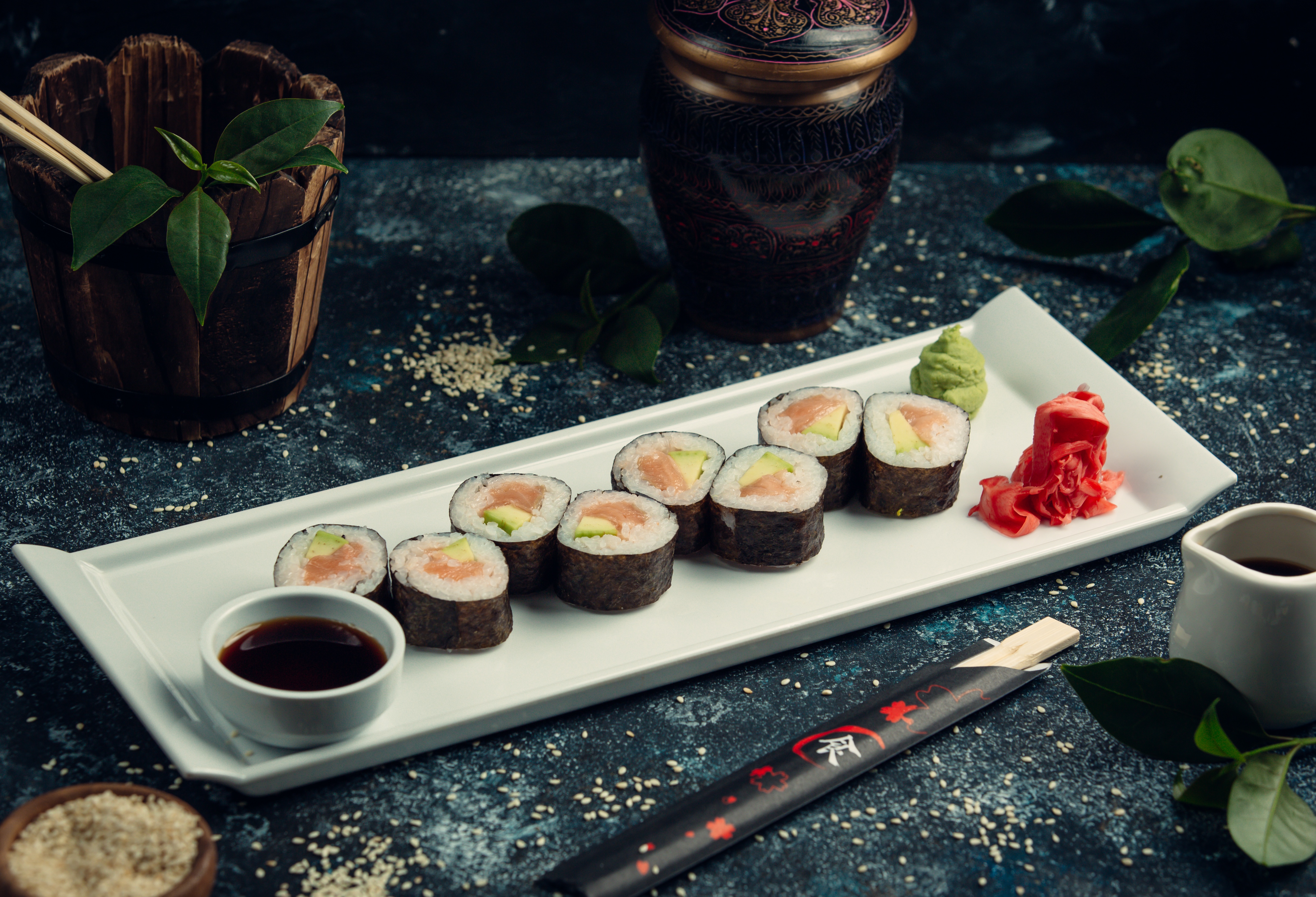 Handy-Wallpaper Sushi, Meeresfrüchte, Nahrungsmittel, Stillleben kostenlos herunterladen.