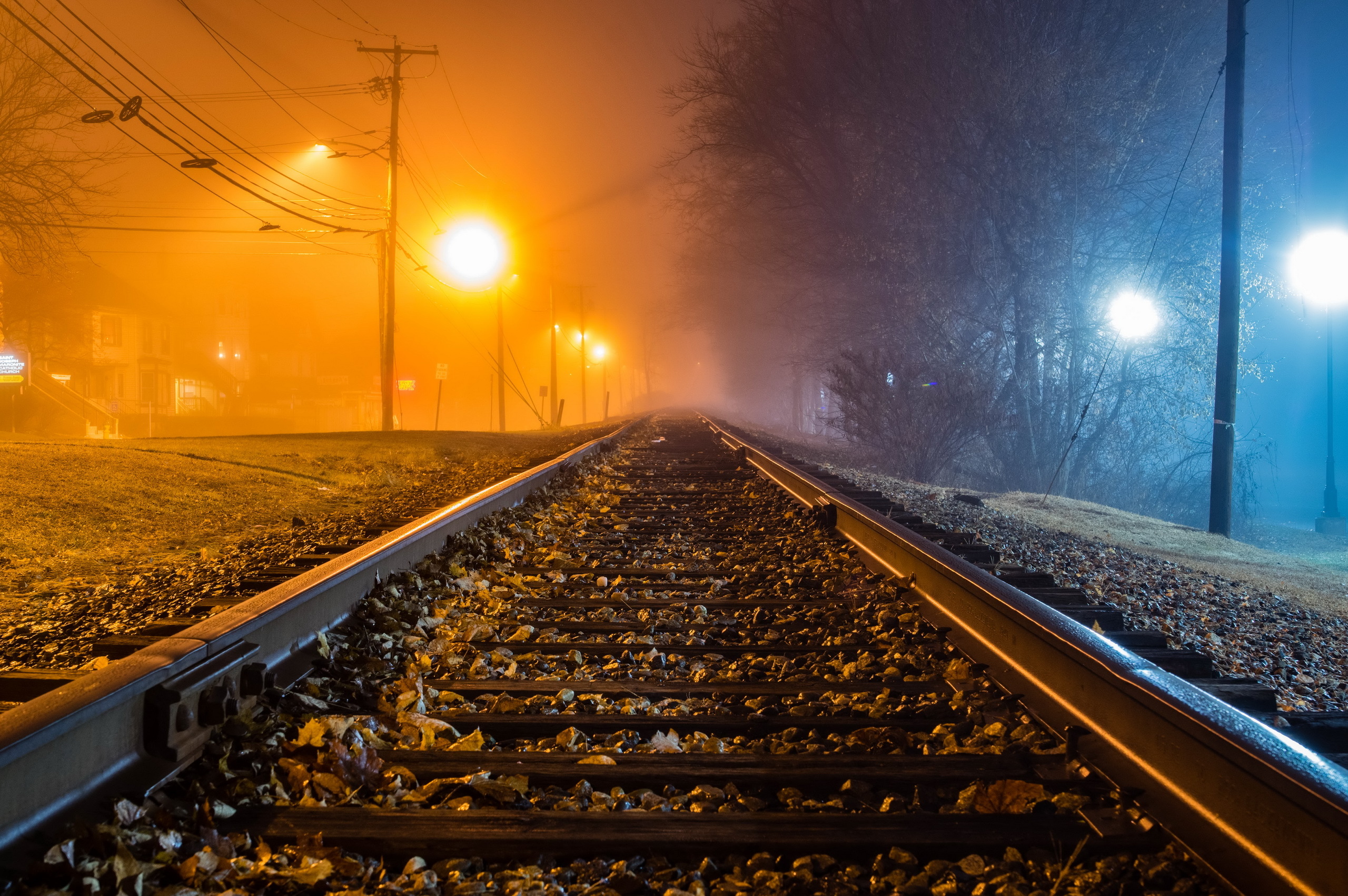 Handy-Wallpaper Licht, Nebel, Eisenbahn, Nacht, Menschengemacht kostenlos herunterladen.