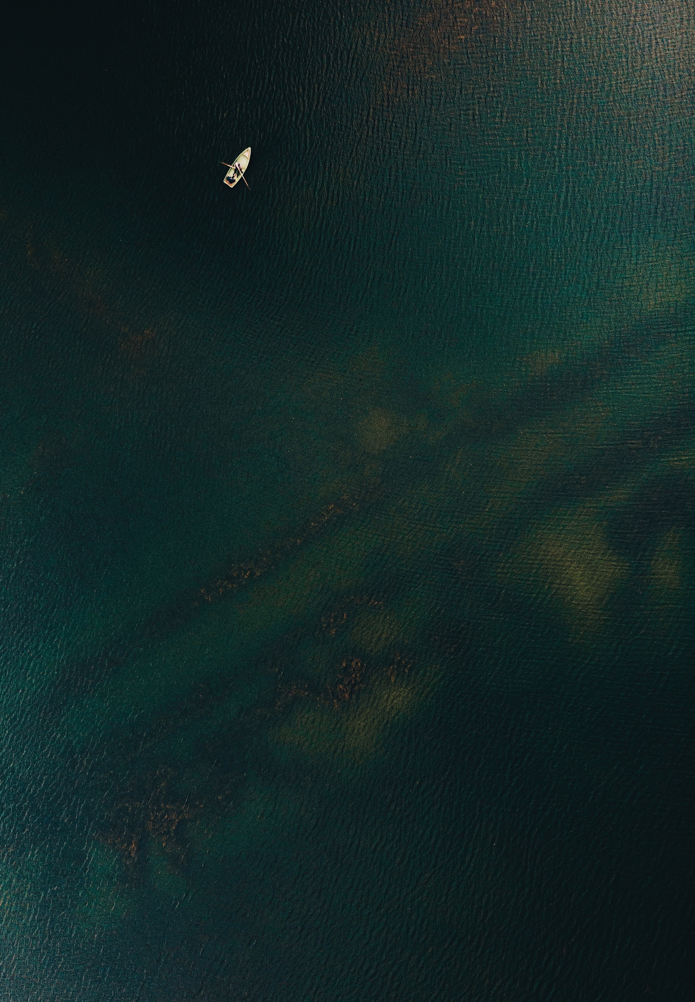 147458 descargar imagen minimalismo, agua, mar, vista desde arriba, ondulaciones, ondulación, un barco, bote: fondos de pantalla y protectores de pantalla gratis