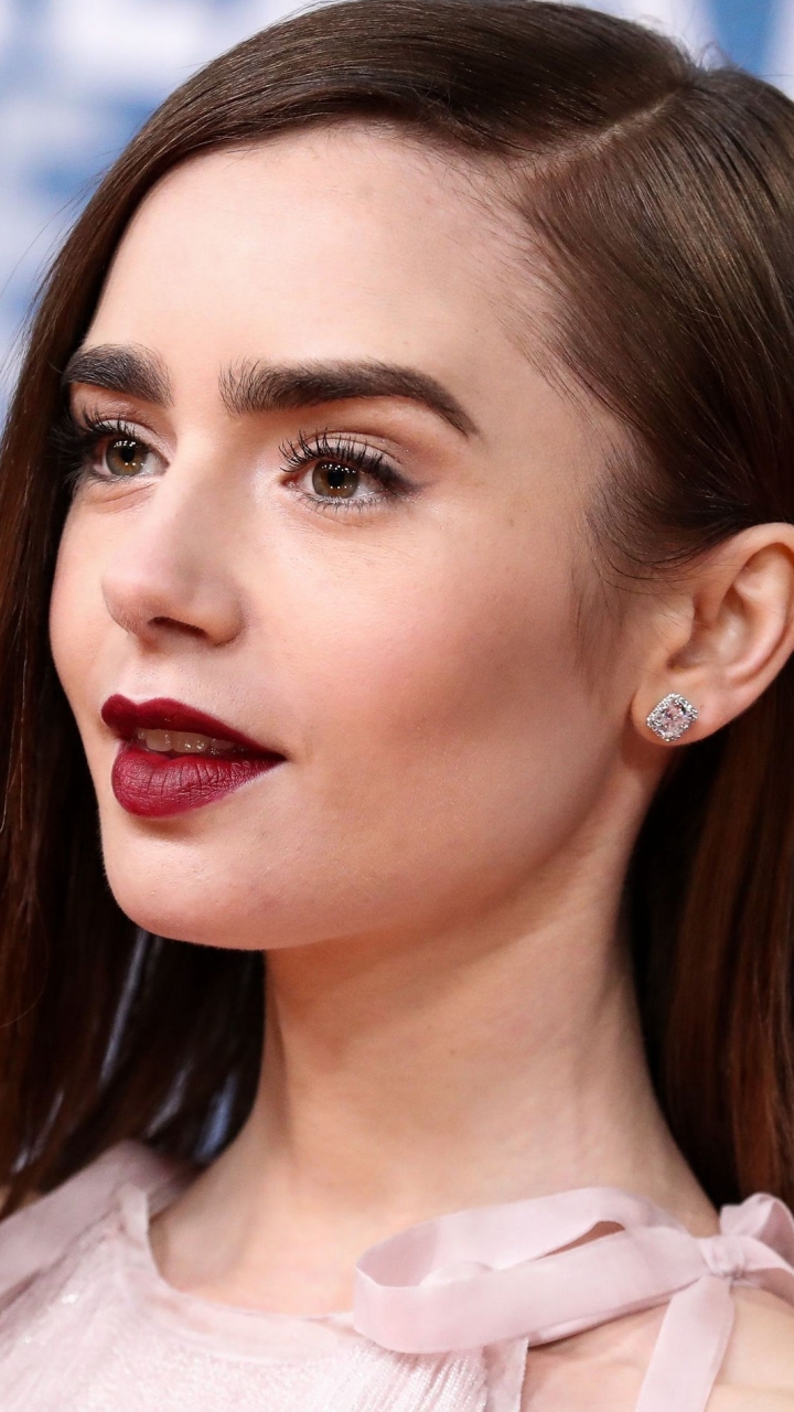 Download mobile wallpaper English, Face, Brunette, Celebrity, Actress, Lipstick, Lily Collins for free.