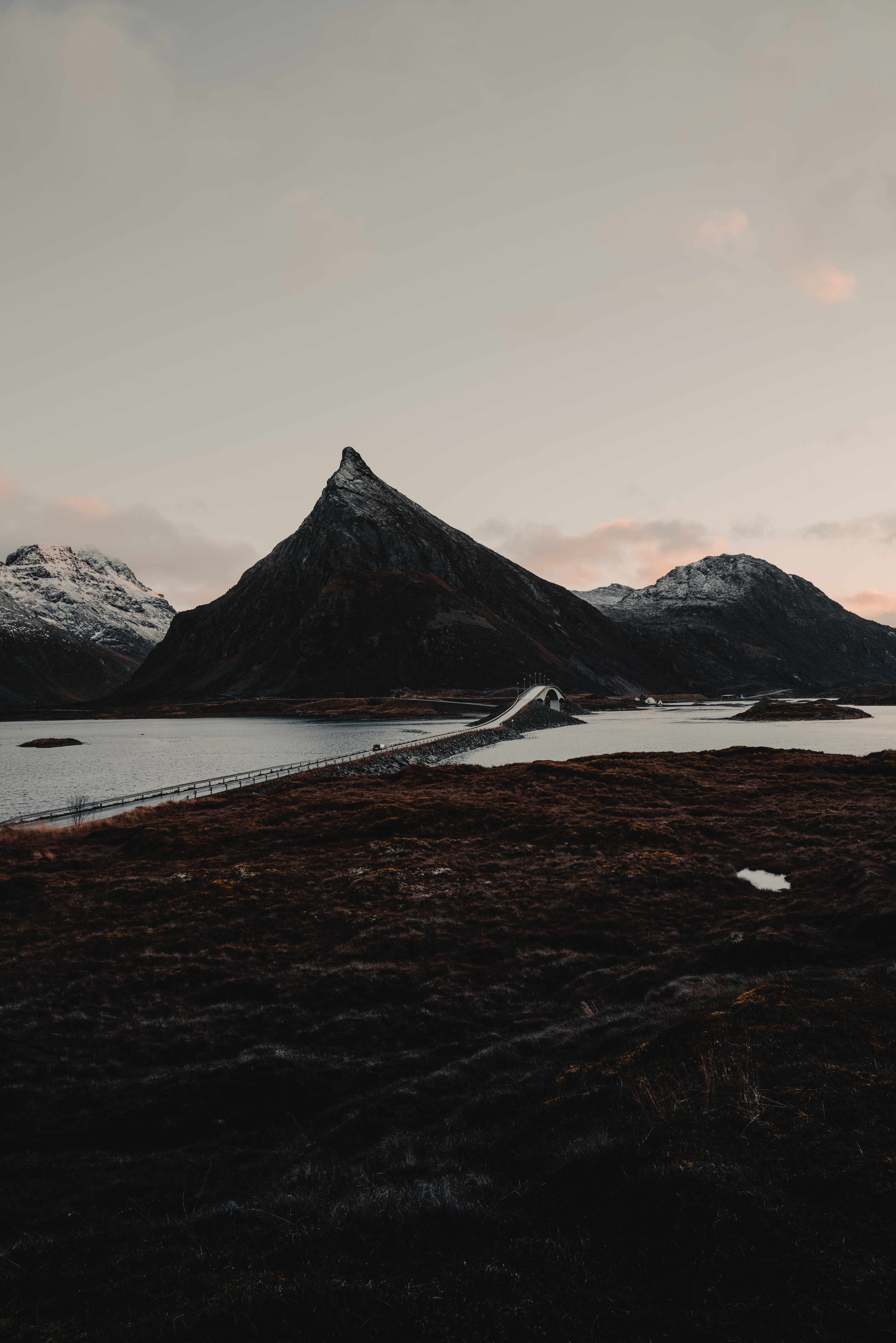 67032 Hintergrundbild herunterladen lofoten, natur, mountains, ford, brücke, norwegen, kreuzung - Bildschirmschoner und Bilder kostenlos