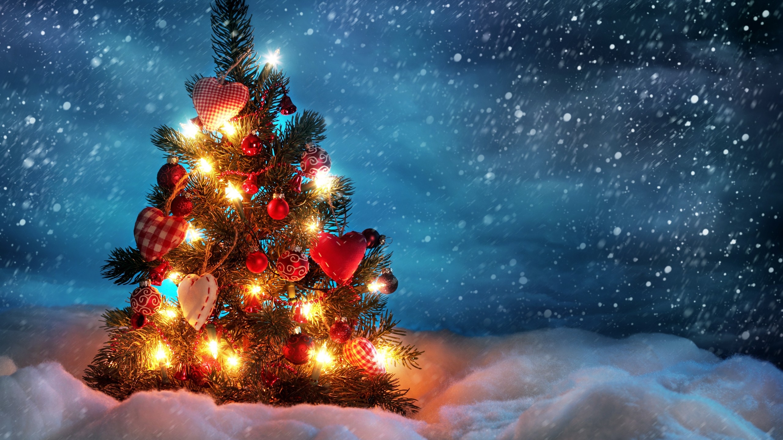 Download mobile wallpaper Winter, Snow, Christmas, Holiday, Christmas Tree, Christmas Ornaments for free.