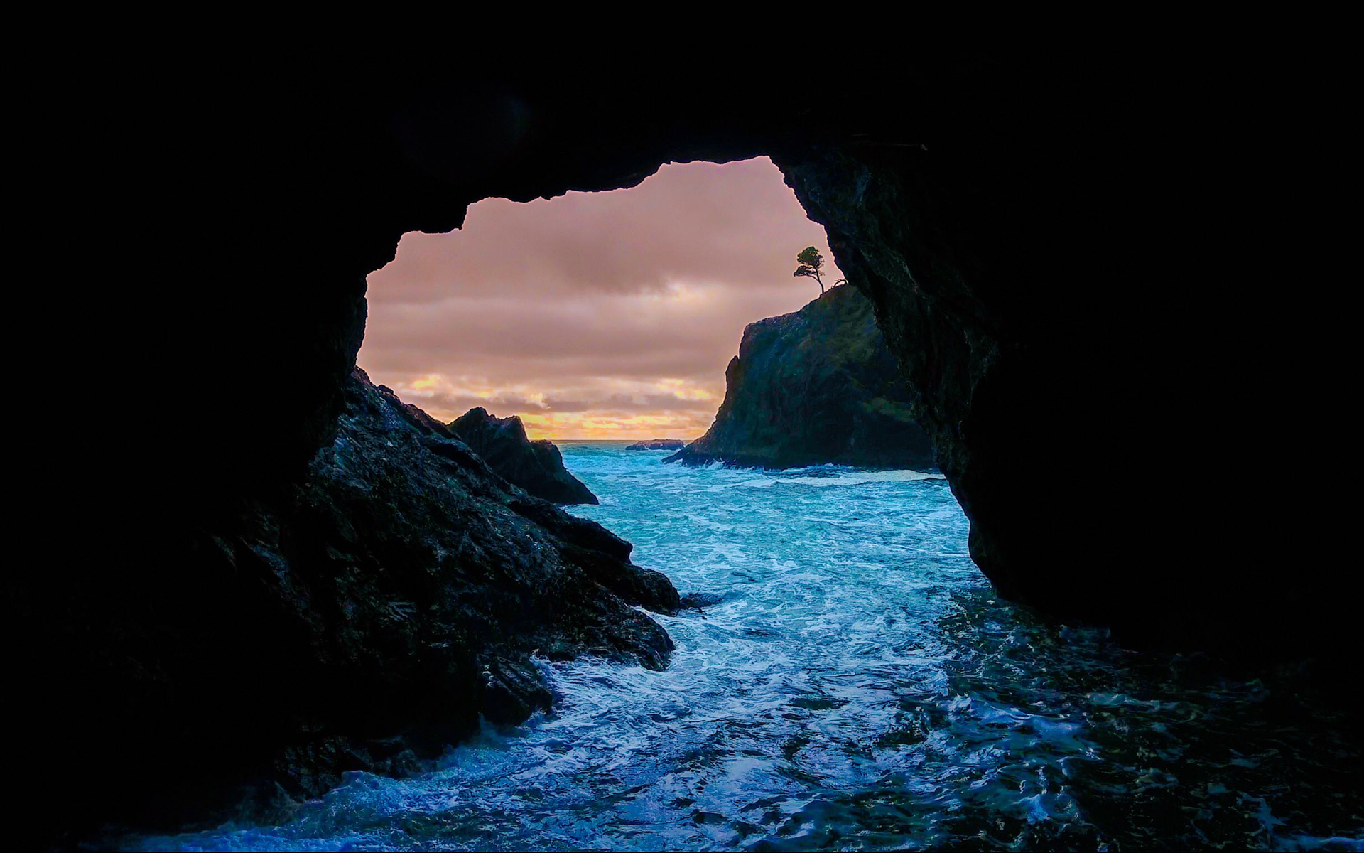 Скачать картинку Закат, Море, Пещеры, Океан, Пещера, Земля/природа в телефон бесплатно.
