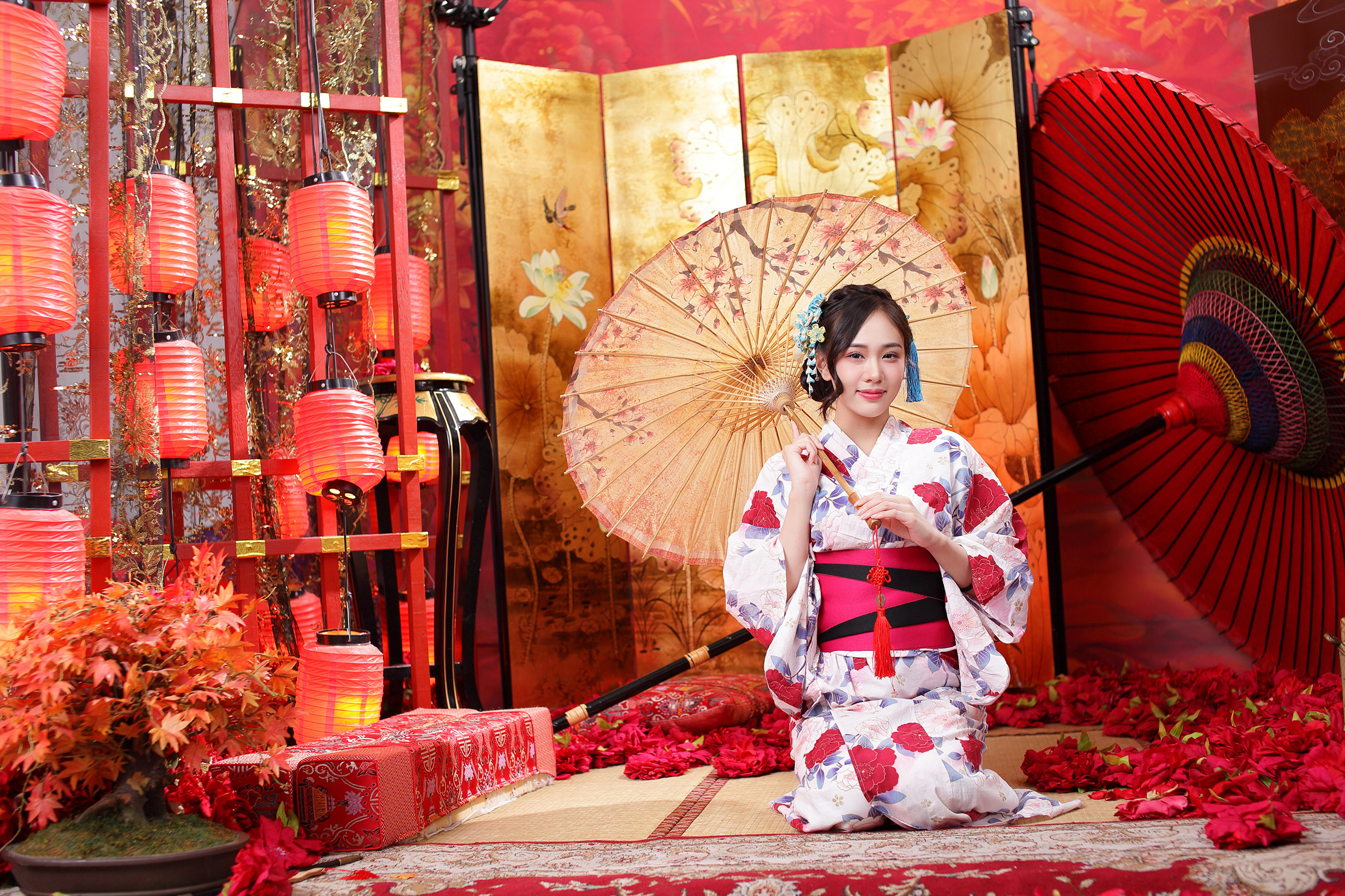 Handy-Wallpaper Laterne, Regenschirm, Kimono, Modell, Frauen, Asiatinnen kostenlos herunterladen.