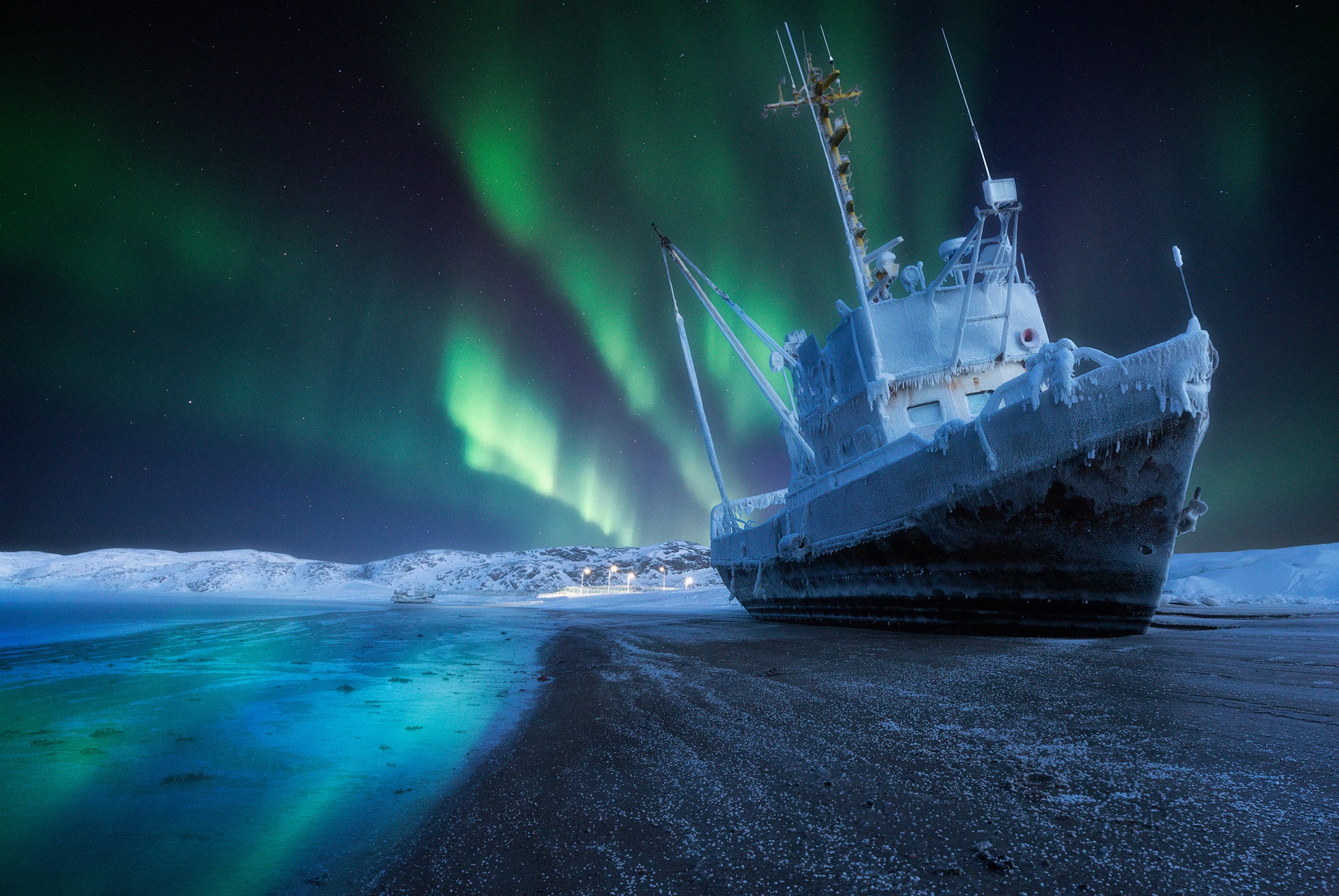 Download mobile wallpaper Light, Aurora Borealis, Ship, Russia, Vehicles for free.