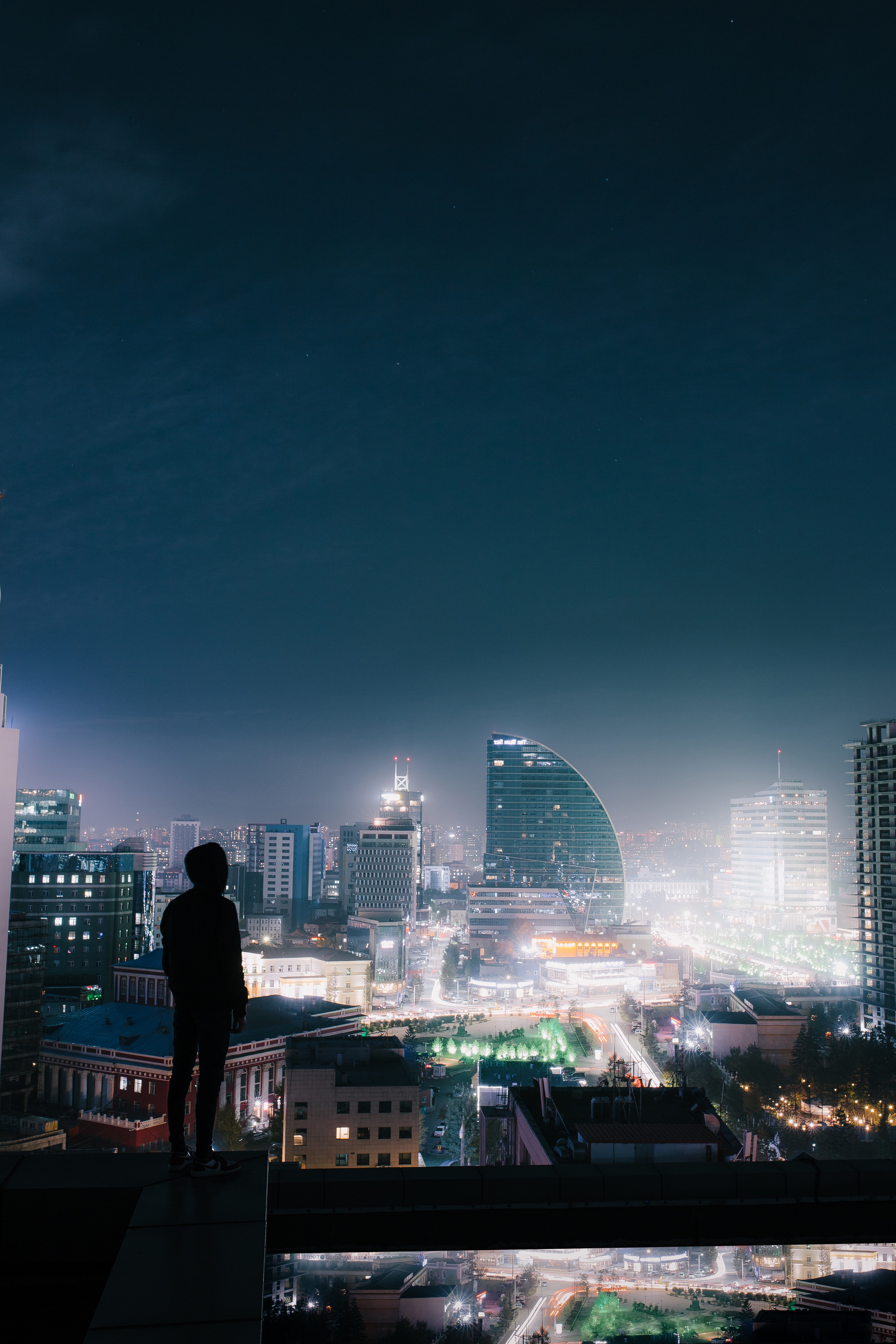 Free download wallpaper Overview, Roof, Cities, Night City, Review, Silhouette, Loneliness on your PC desktop