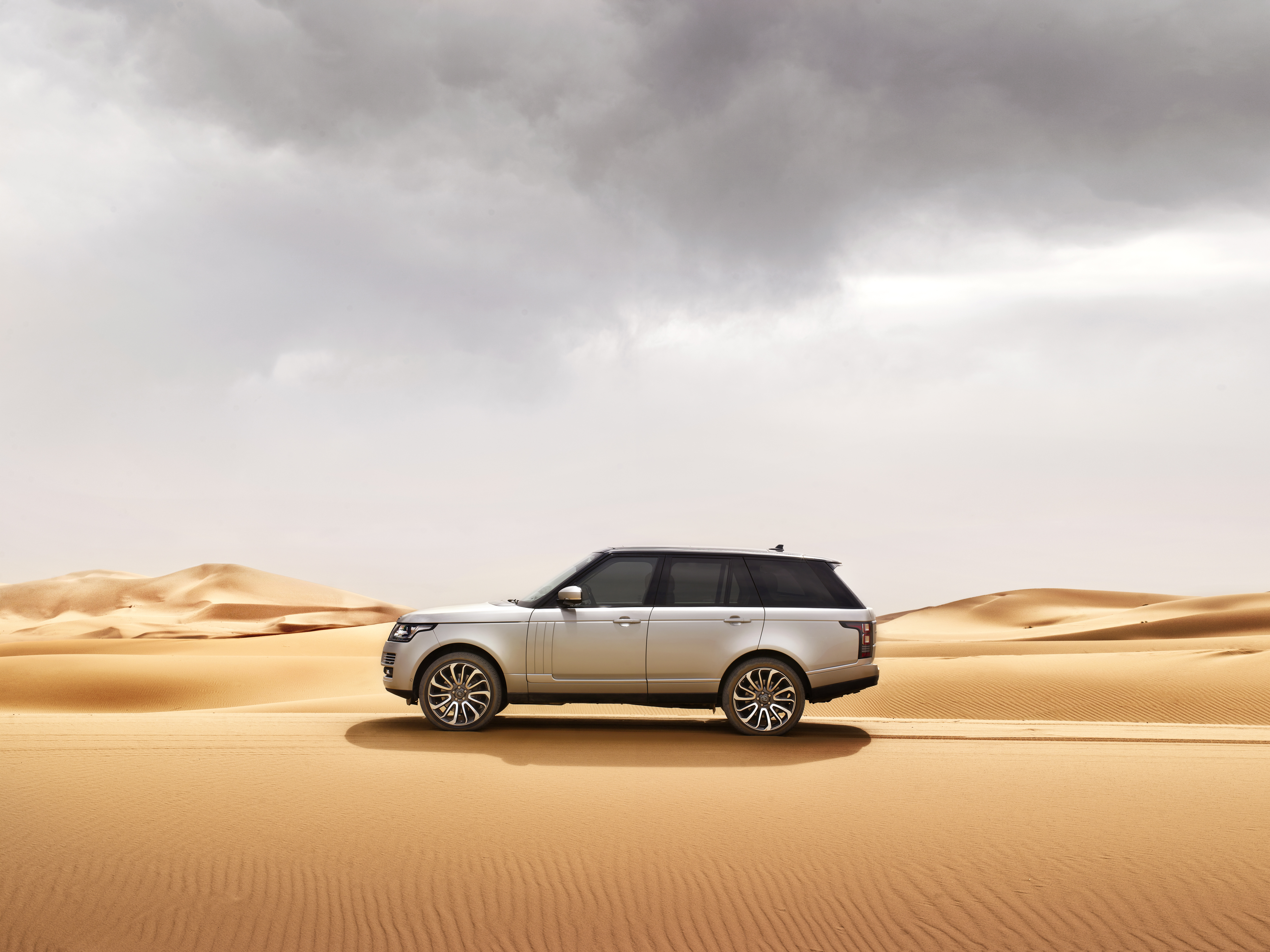 Download mobile wallpaper Sand, Desert, Range Rover, Land Rover, Car, Suv, Vehicles, Silver Car for free.