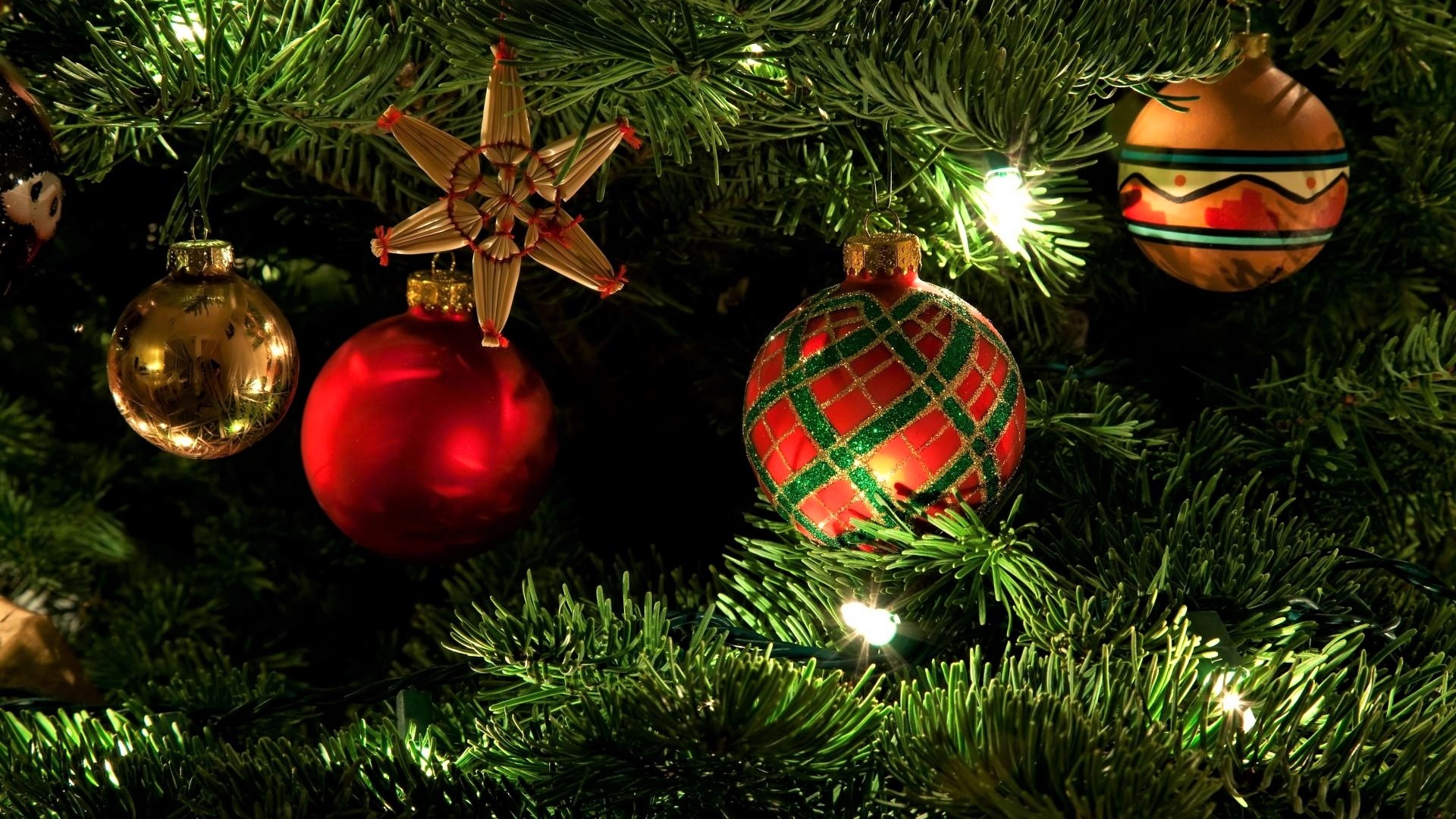 Free download wallpaper Christmas, Holiday, Close Up, Christmas Ornaments on your PC desktop