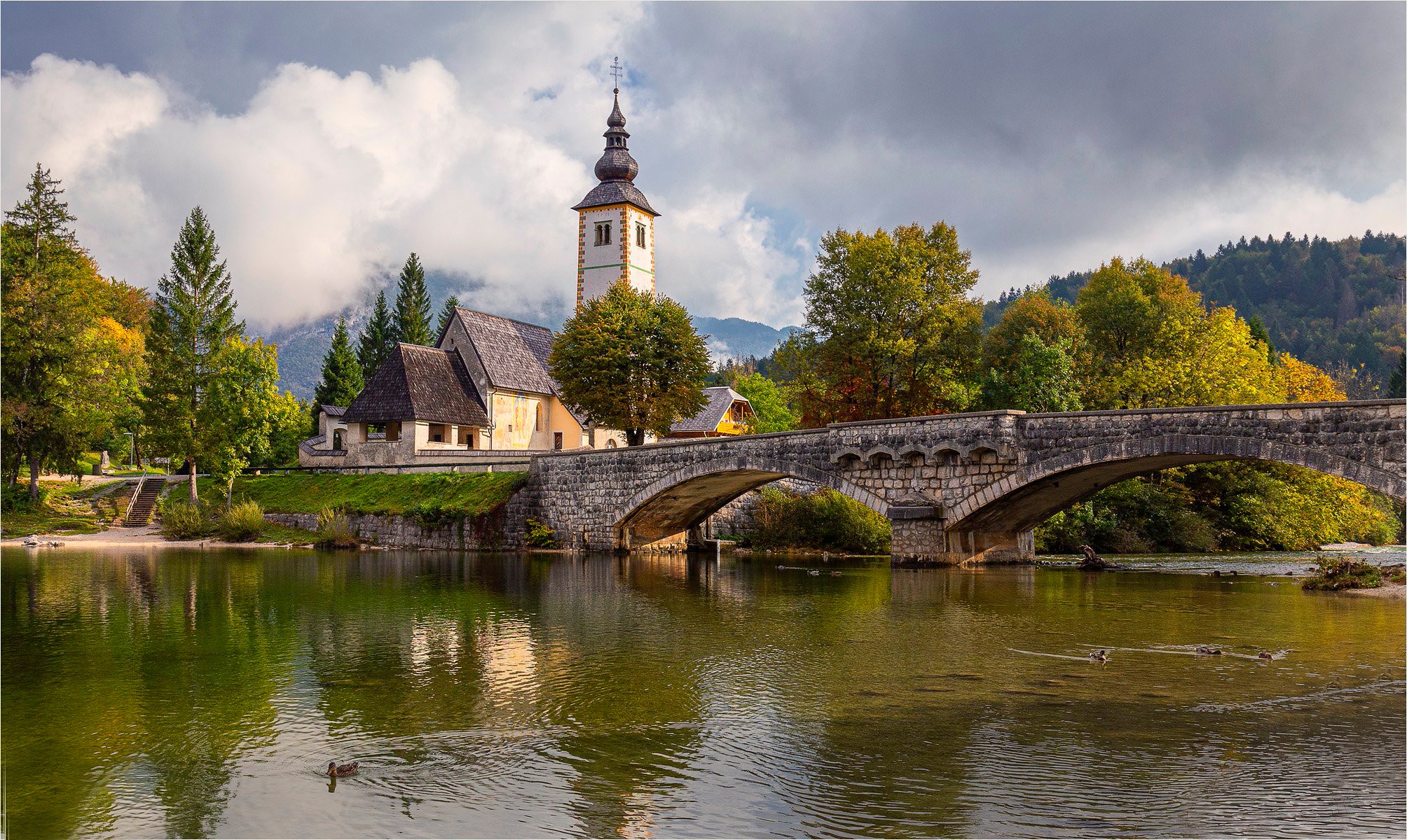 Handy-Wallpaper See, Brücke, Kirche, Slowenien, Kirchen, Religiös, Bohinjer See kostenlos herunterladen.