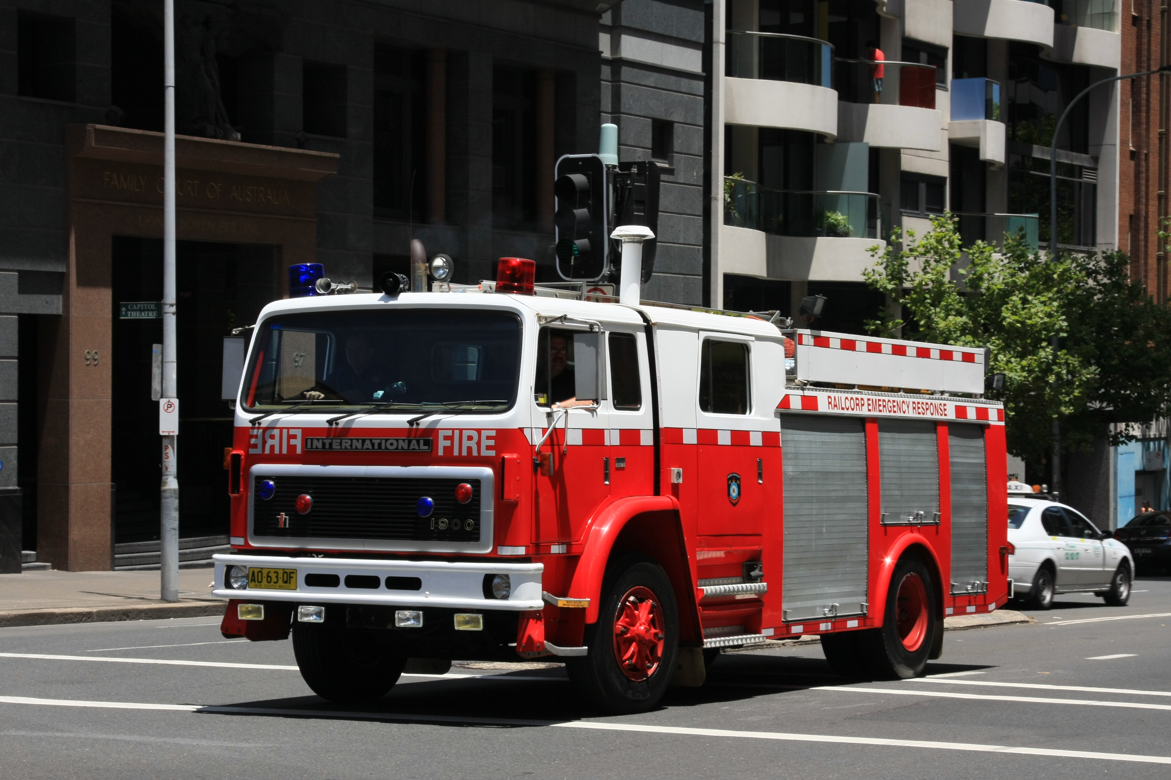 Laden Sie Internationales Feuerwehrauto HD-Desktop-Hintergründe herunter