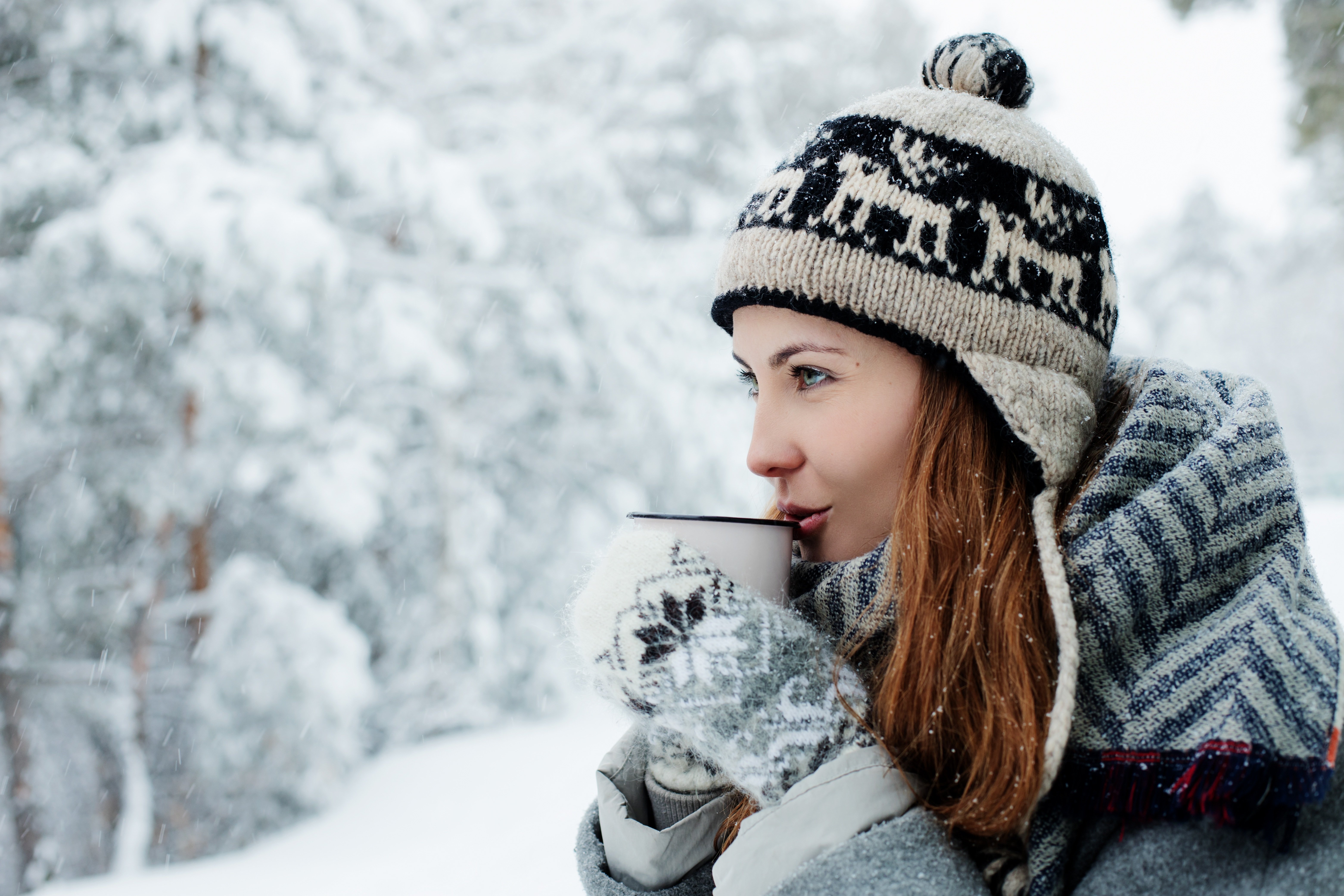 Descarga gratuita de fondo de pantalla para móvil de Invierno, Pelirrojo, Sombrero, Modelo, Mujeres, Profundidad De Campo.