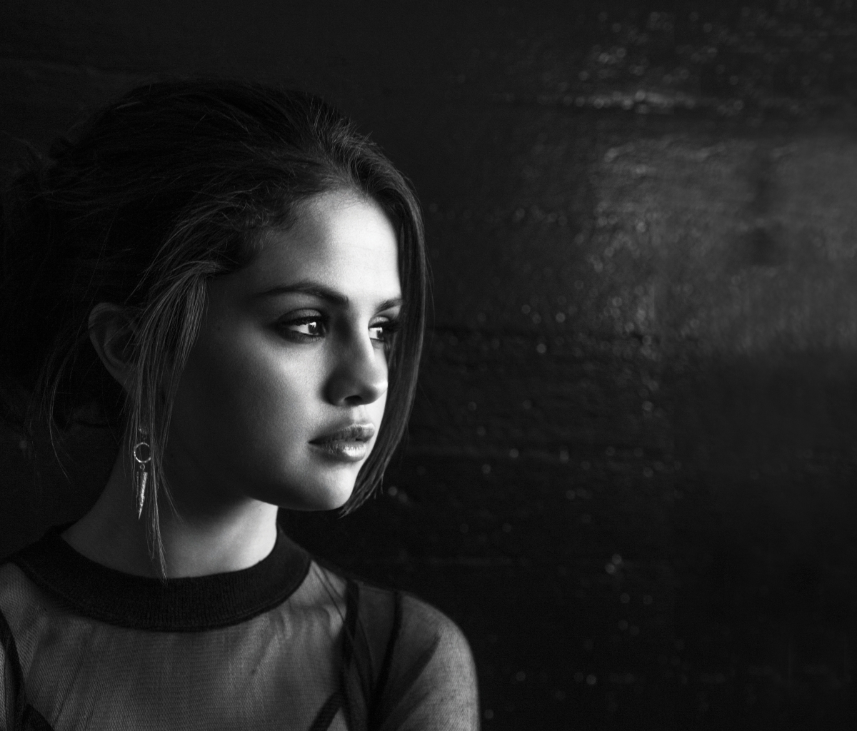 Free download wallpaper Music, Selena Gomez, Monochrome, Singer, Face, American, Black & White, Actress on your PC desktop