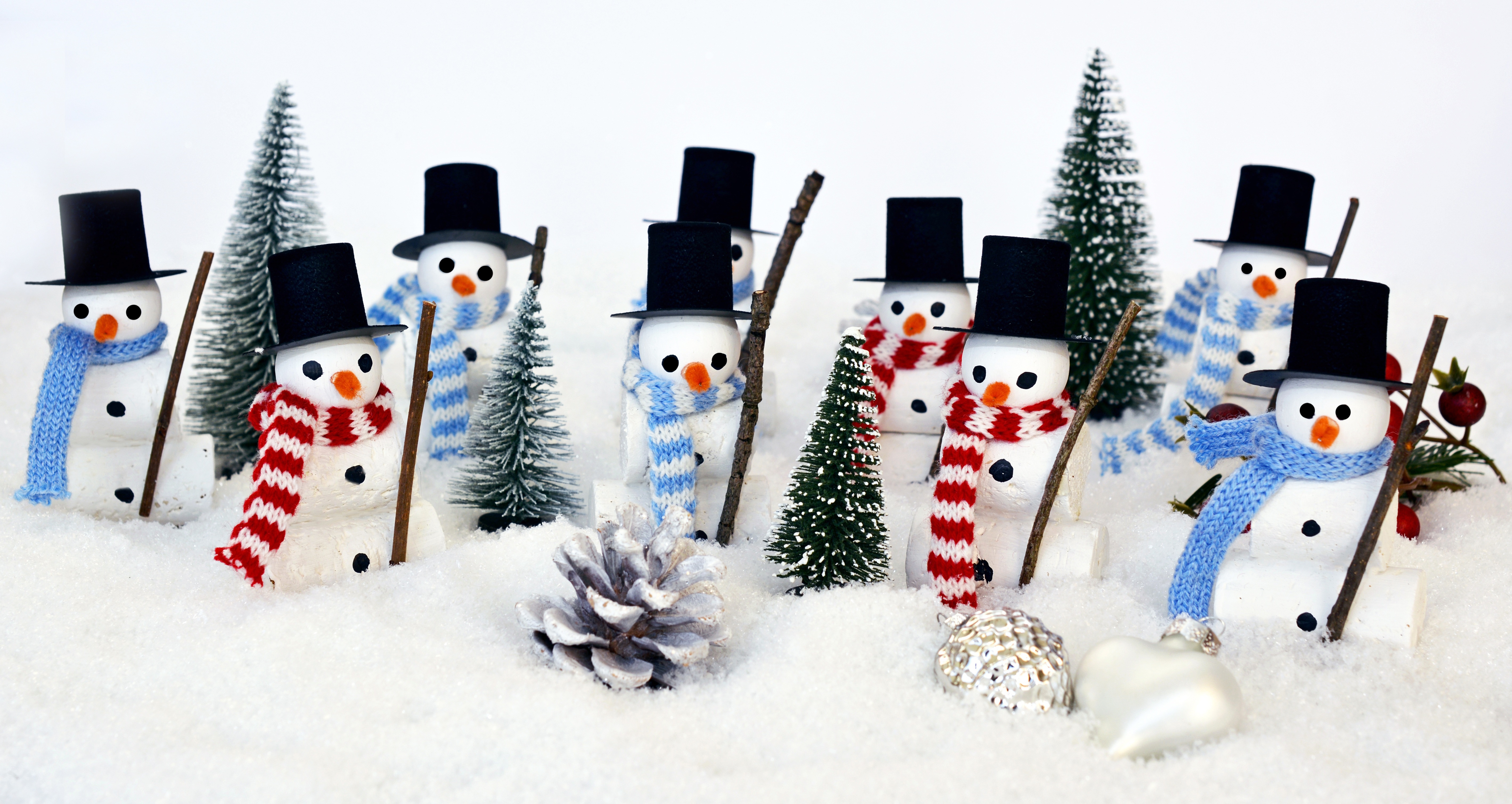 Laden Sie das Feiertage, Winter, Spielzeug, Schnee, Weihnachten, Schneemann, Figur-Bild kostenlos auf Ihren PC-Desktop herunter