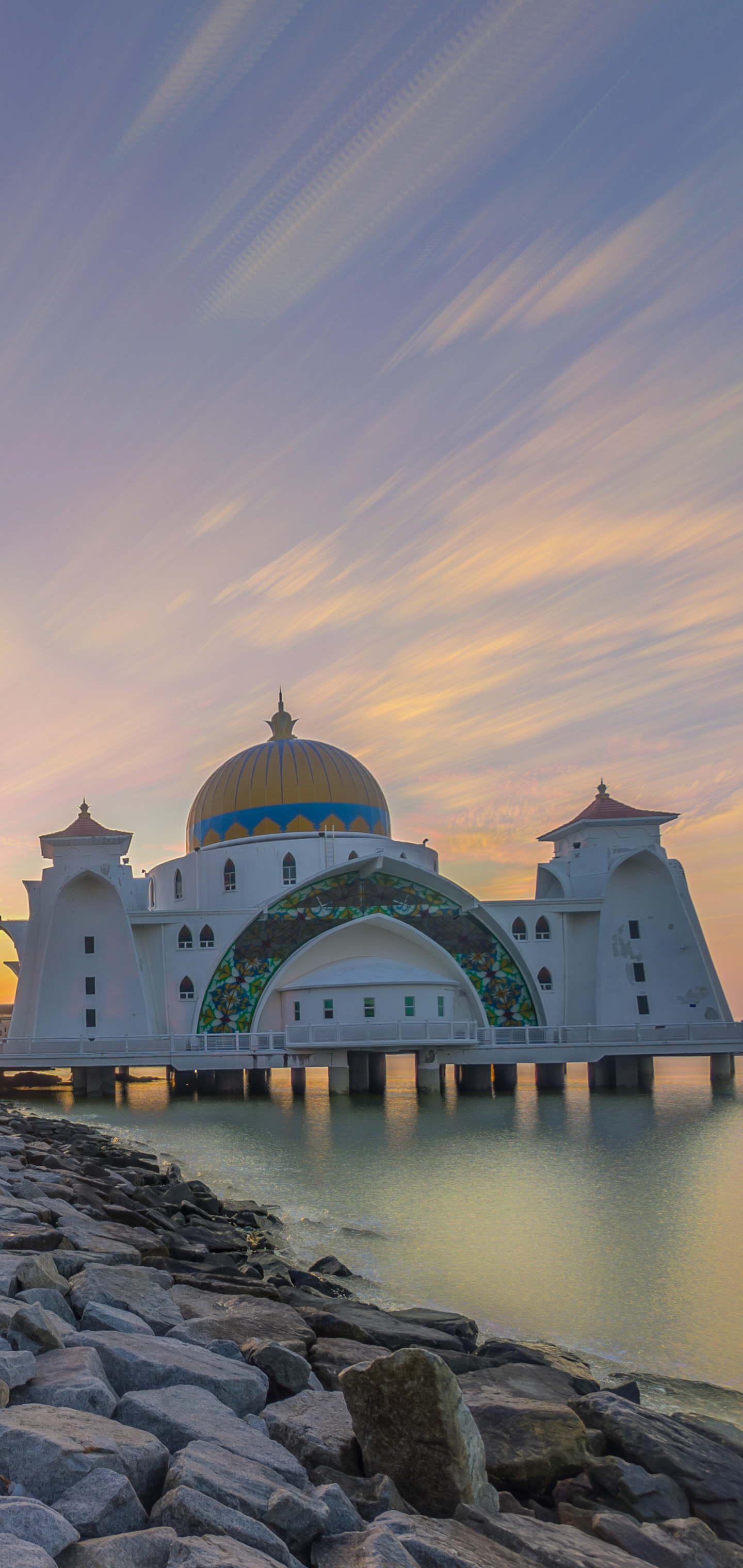 1159676 Hintergrundbild herunterladen religiös, moschee in der straße von malakka, malaysia, sonnenuntergang, malakka, gebäude, küste, moschee, moscheen - Bildschirmschoner und Bilder kostenlos