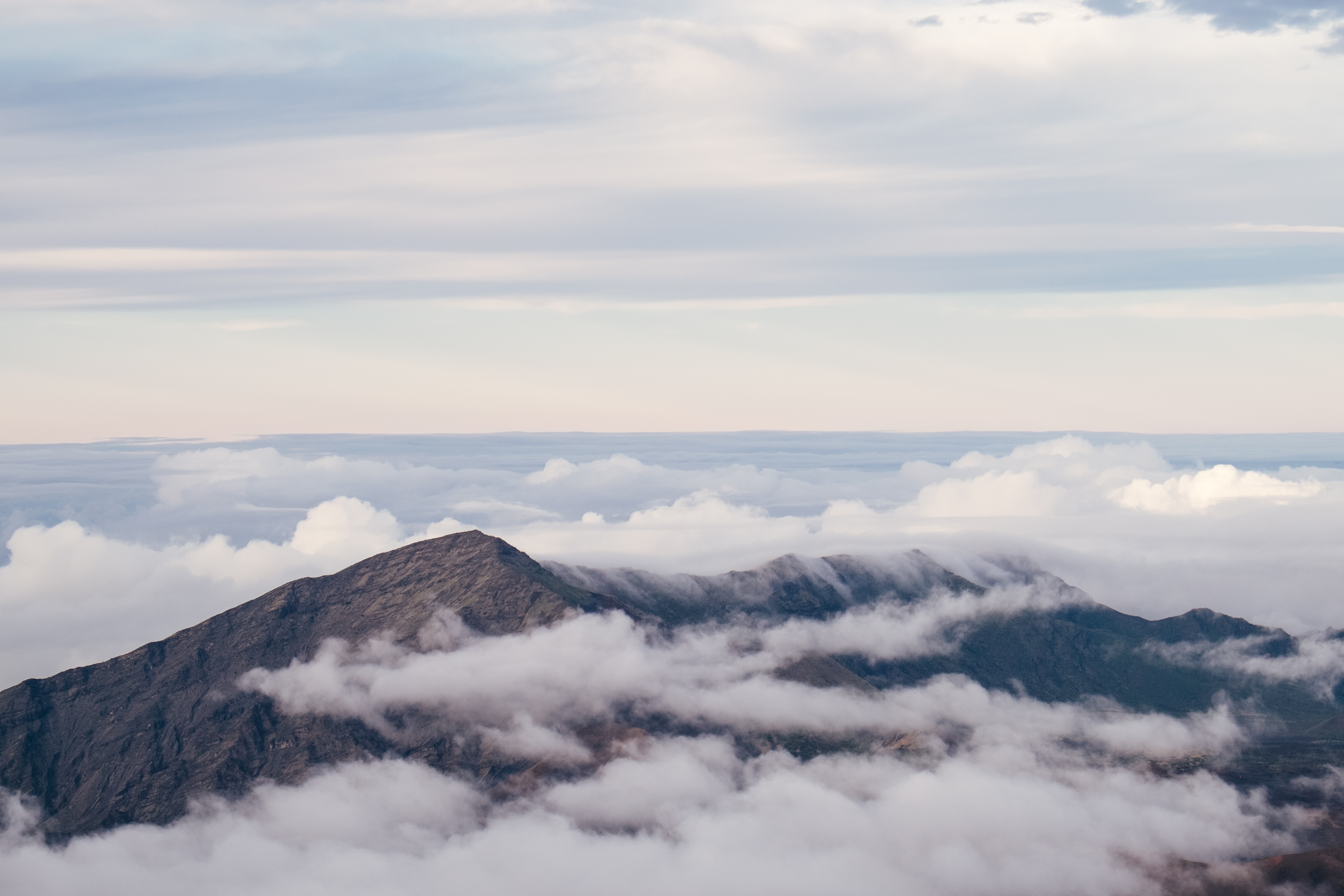 Baixe gratuitamente a imagem Natureza, Montanhas, Montanha, Pico, Nuvem, Terra/natureza na área de trabalho do seu PC