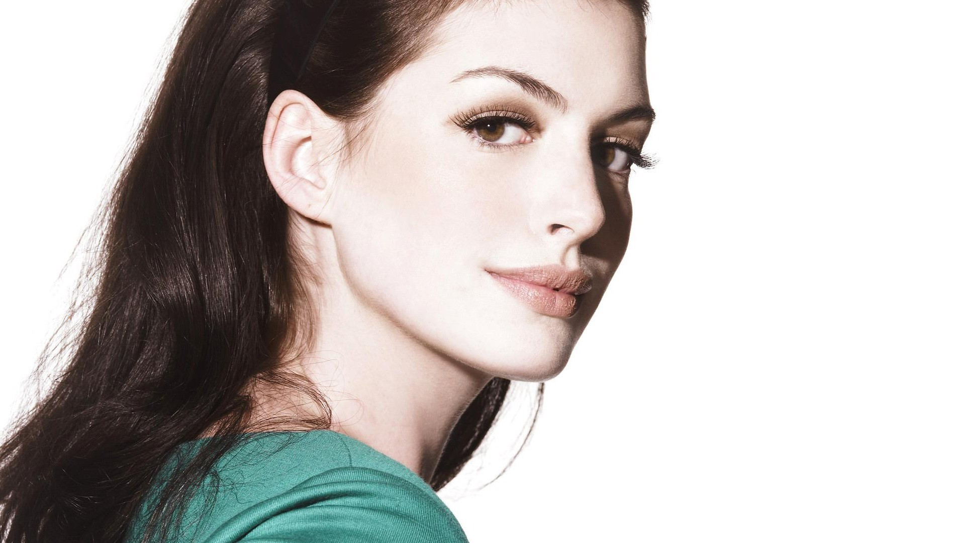 Download mobile wallpaper Anne Hathaway, Face, Celebrity for free.