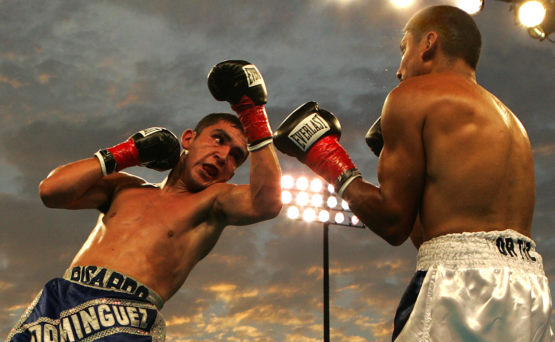 Download mobile wallpaper Sports, Boxing, Rafael Ortiz, Ricardo Dominguez for free.
