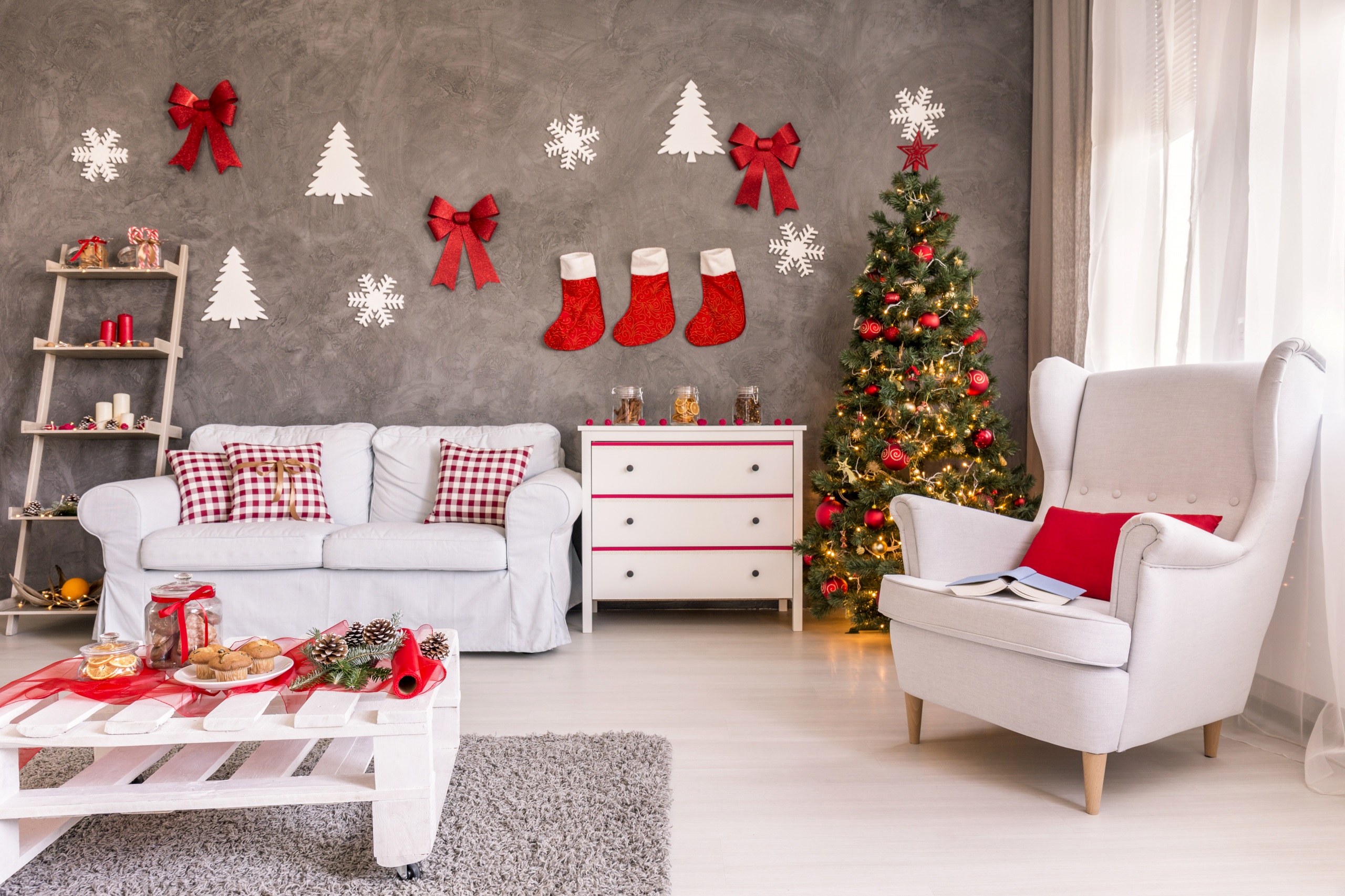 Handy-Wallpaper Feiertage, Dekoration, Weihnachten, Weihnachtsschmuck, Weihnachtsbaum, Möbilar kostenlos herunterladen.