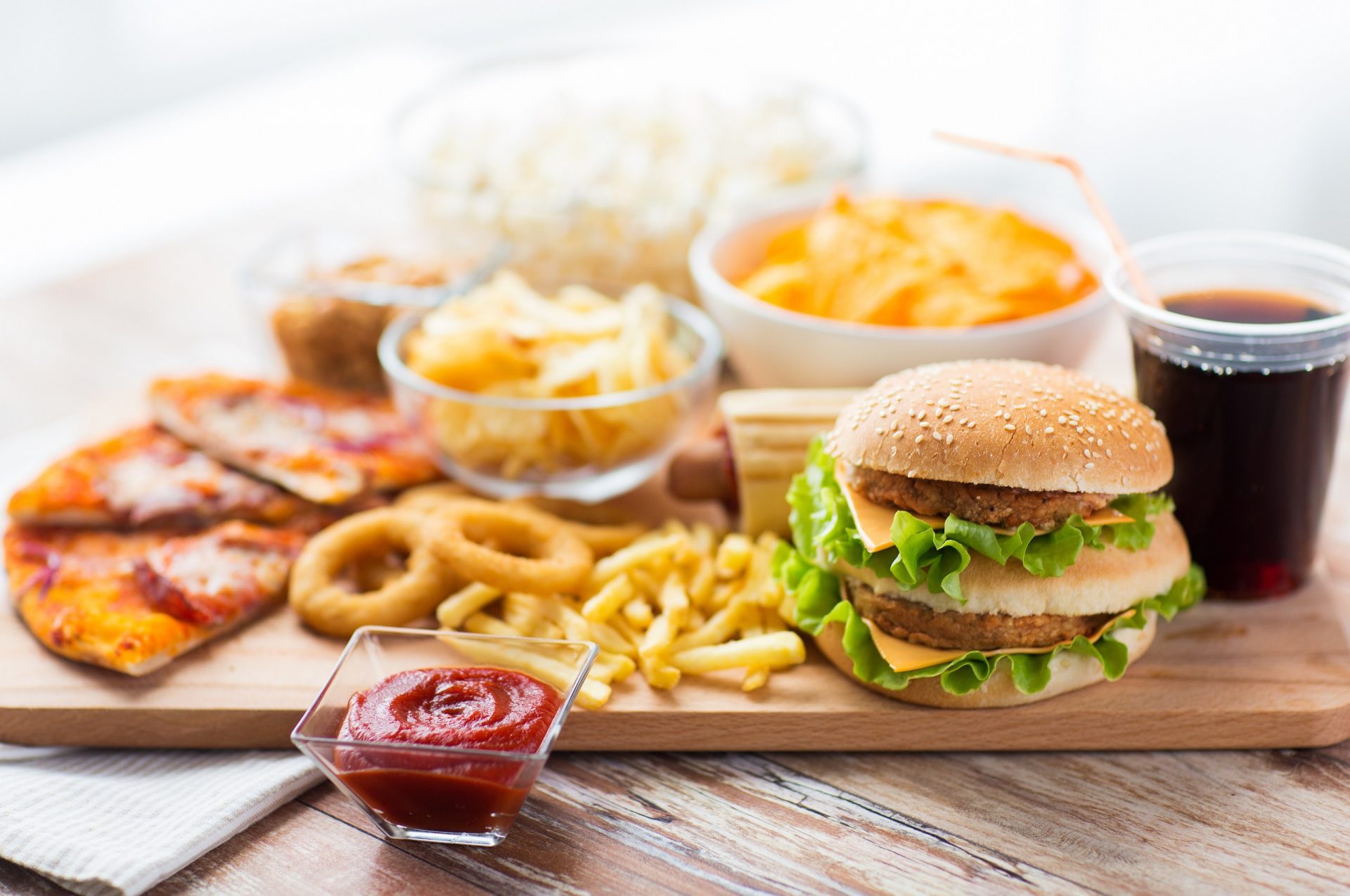 Handy-Wallpaper Hamburger, Mahlzeit, Nahrungsmittel, Stillleben, Ketchup kostenlos herunterladen.