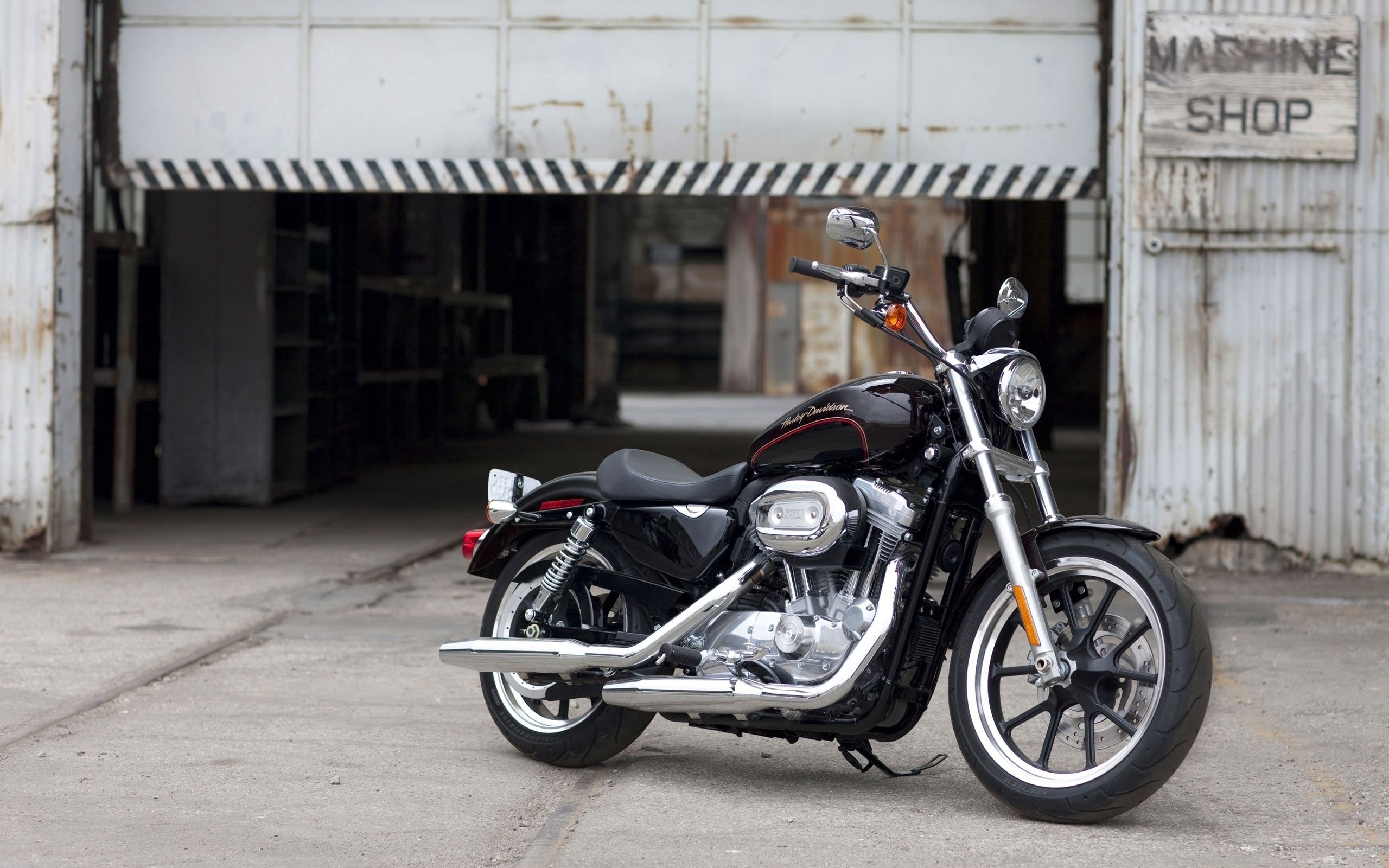 Laden Sie Harley Davidson Xl 883 HD-Desktop-Hintergründe herunter