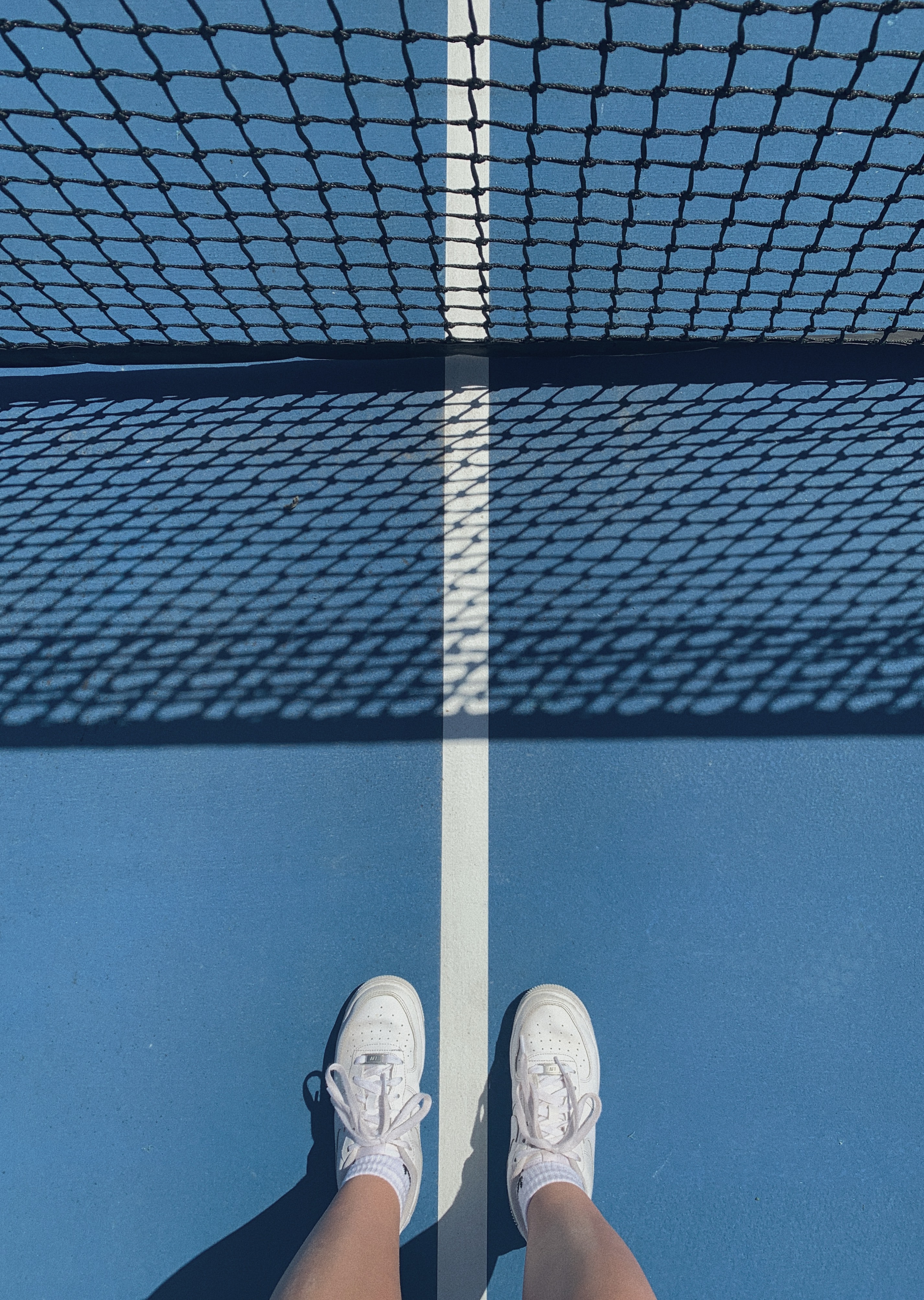 149575 Bild herunterladen tennis, verschiedenes, sonstige, beine, turnschuhe, sneakers, gitter, raster, tennisplatz - Hintergrundbilder und Bildschirmschoner kostenlos