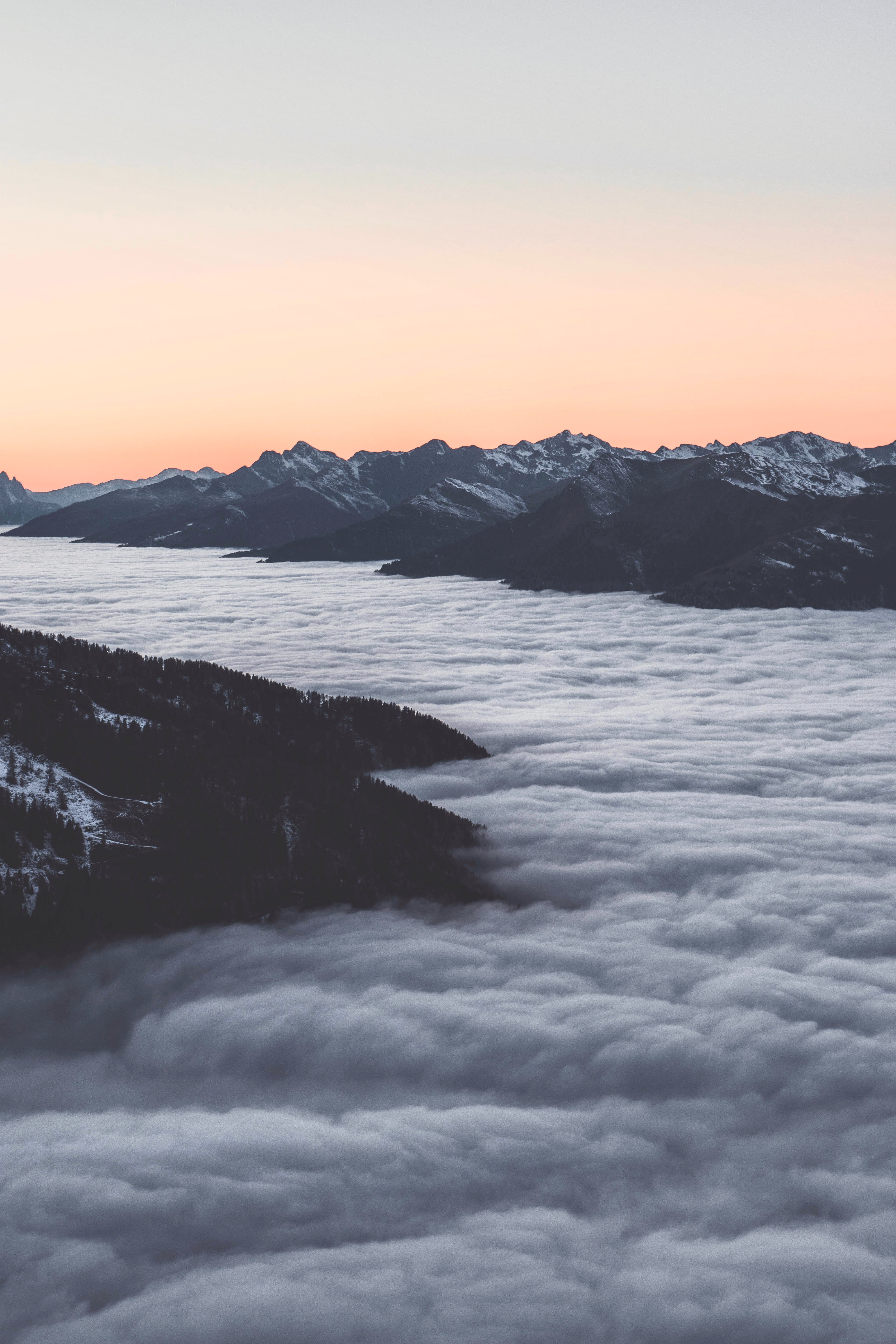 Laden Sie das Mountains, Blick Von Oben, Dämmerung, Twilight, Landschaft, Natur, Clouds-Bild kostenlos auf Ihren PC-Desktop herunter