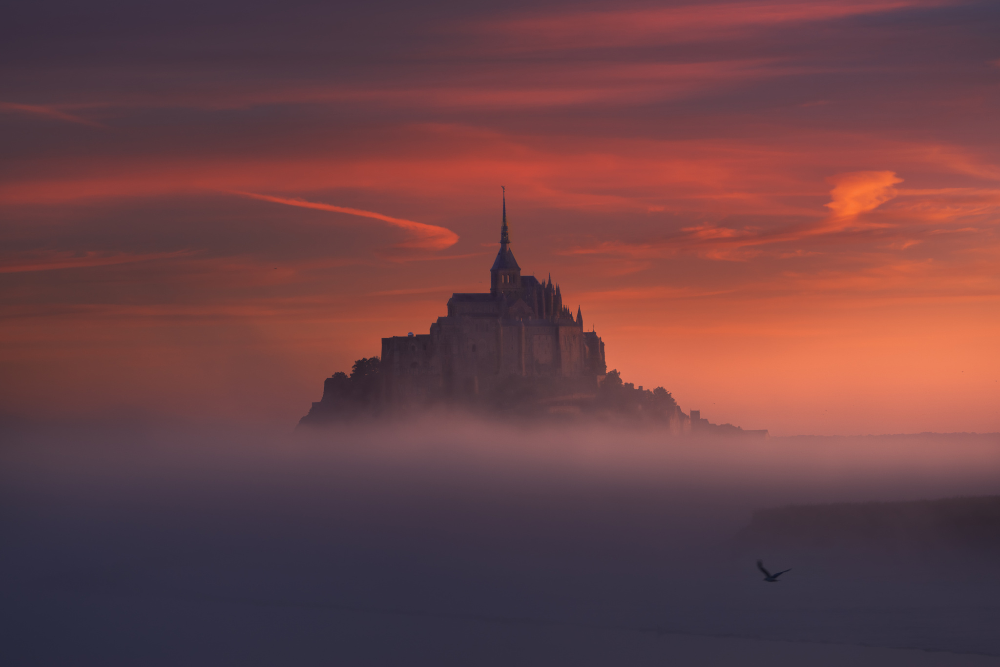 Laden Sie das Nebel, Frankreich, Religiös, Le Mont Saint Michel-Bild kostenlos auf Ihren PC-Desktop herunter