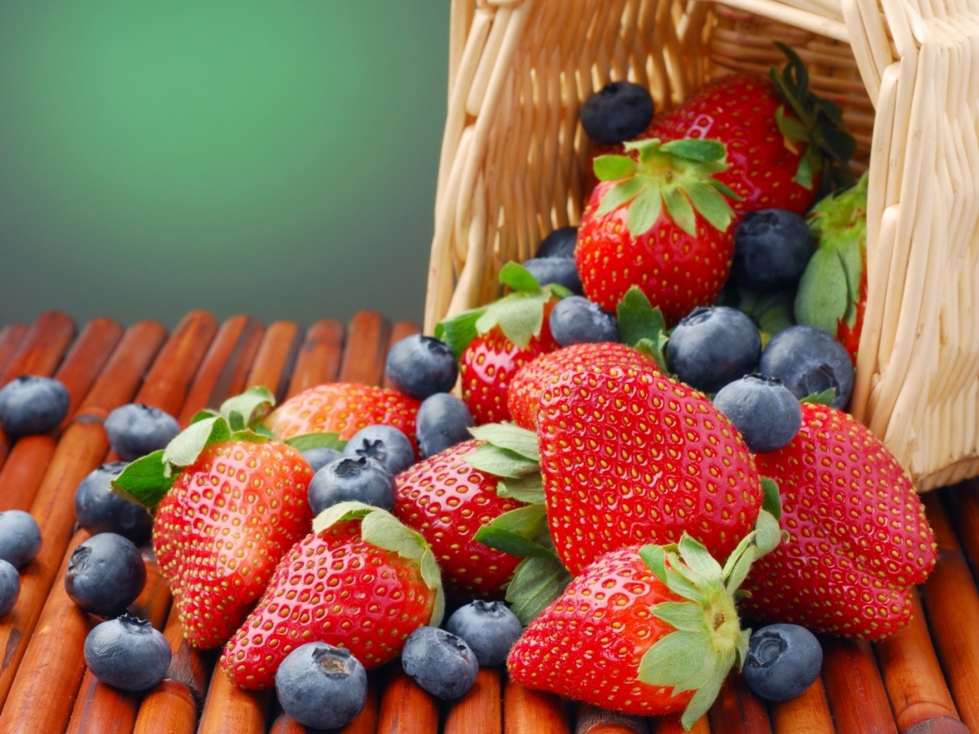 41962 завантажити шпалери рослини, їжа, полуниця, ягоди - заставки і картинки безкоштовно