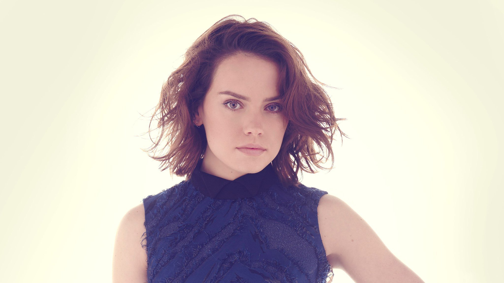 Download mobile wallpaper Brunette, Celebrity, Brown Eyes, Actress, Daisy Ridley for free.
