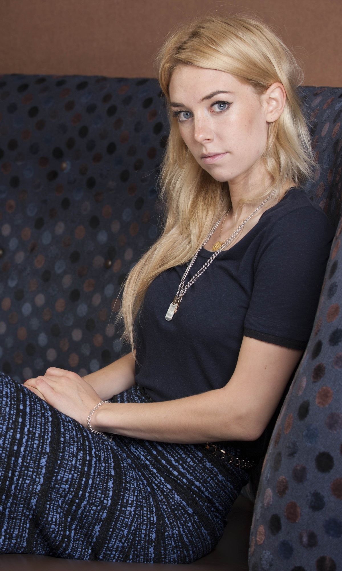 Download mobile wallpaper Blonde, Blue Eyes, Celebrity, Long Hair, Actress, Vanessa Kirby for free.